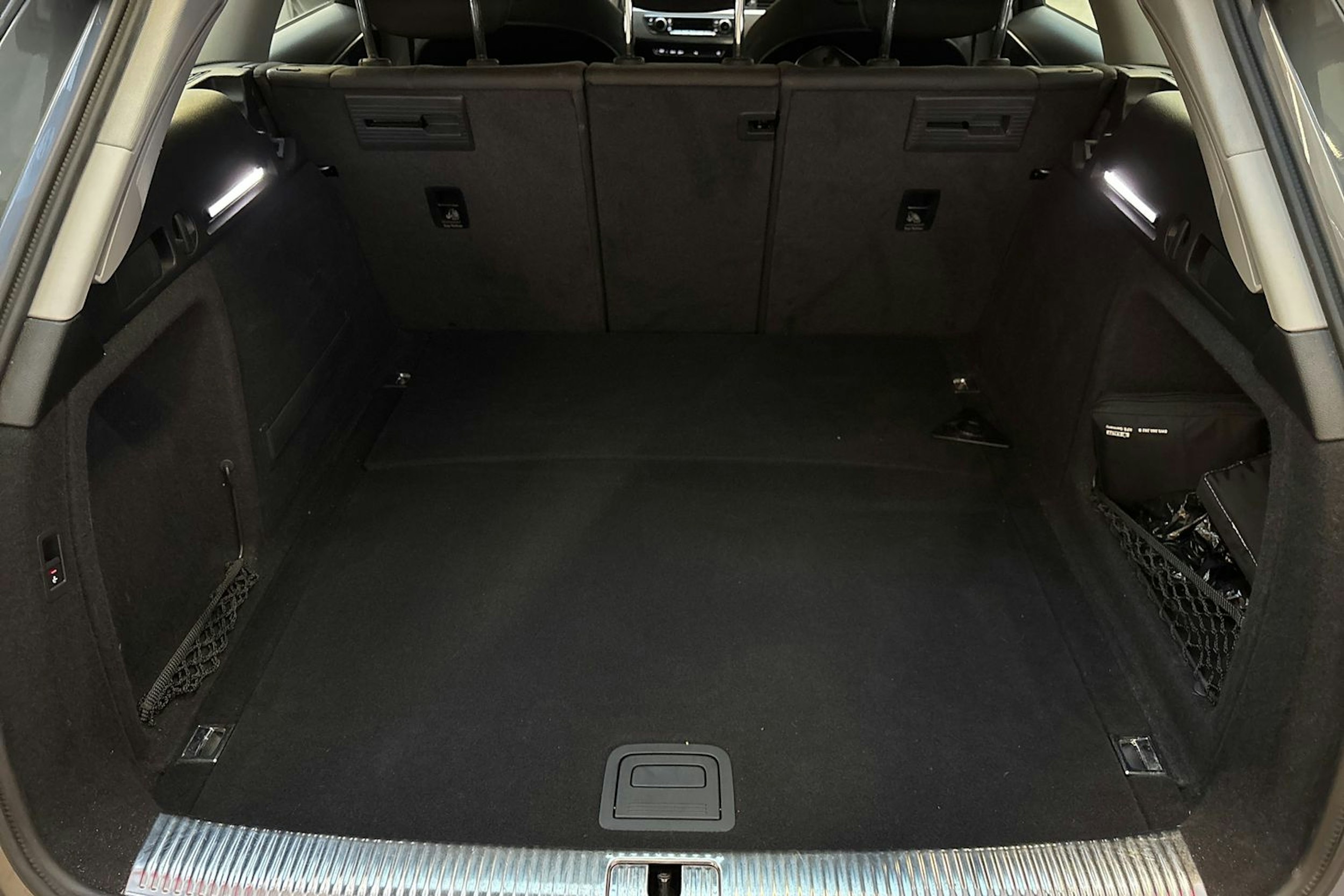 harmaa Audi A4 2016 kuva 17.