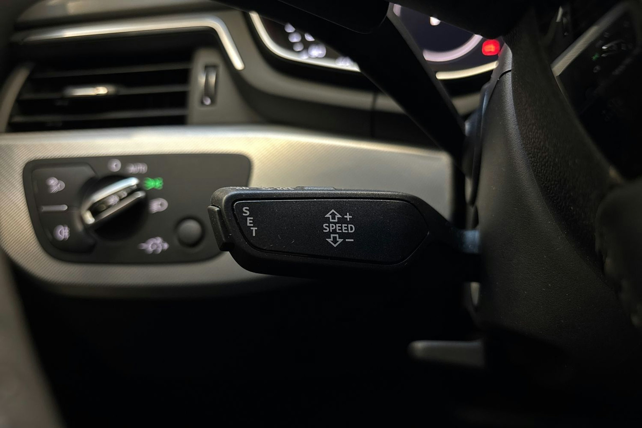 harmaa Audi A4 2016 kuva 21.