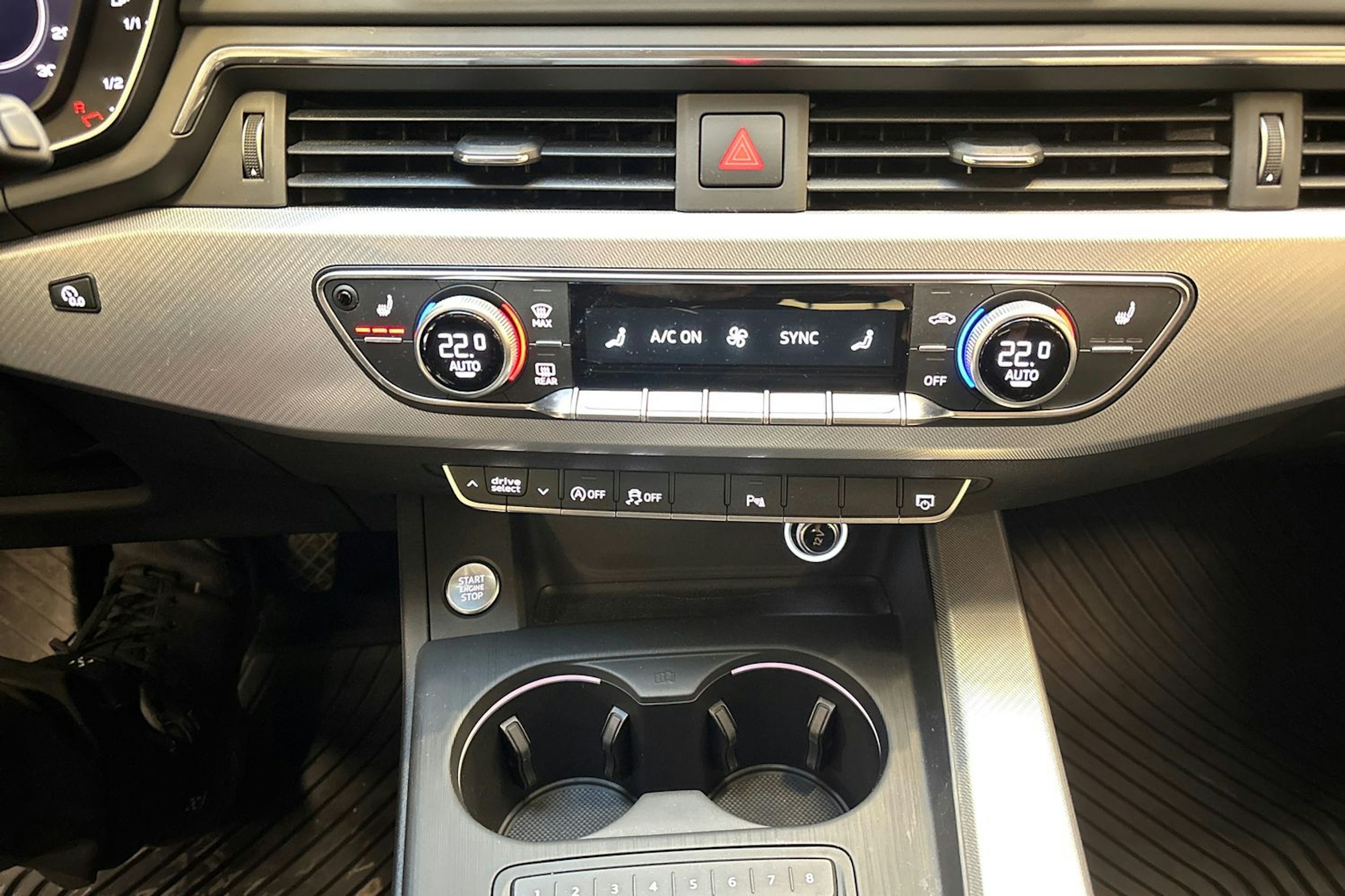 harmaa Audi A4 2016 kuva 28.