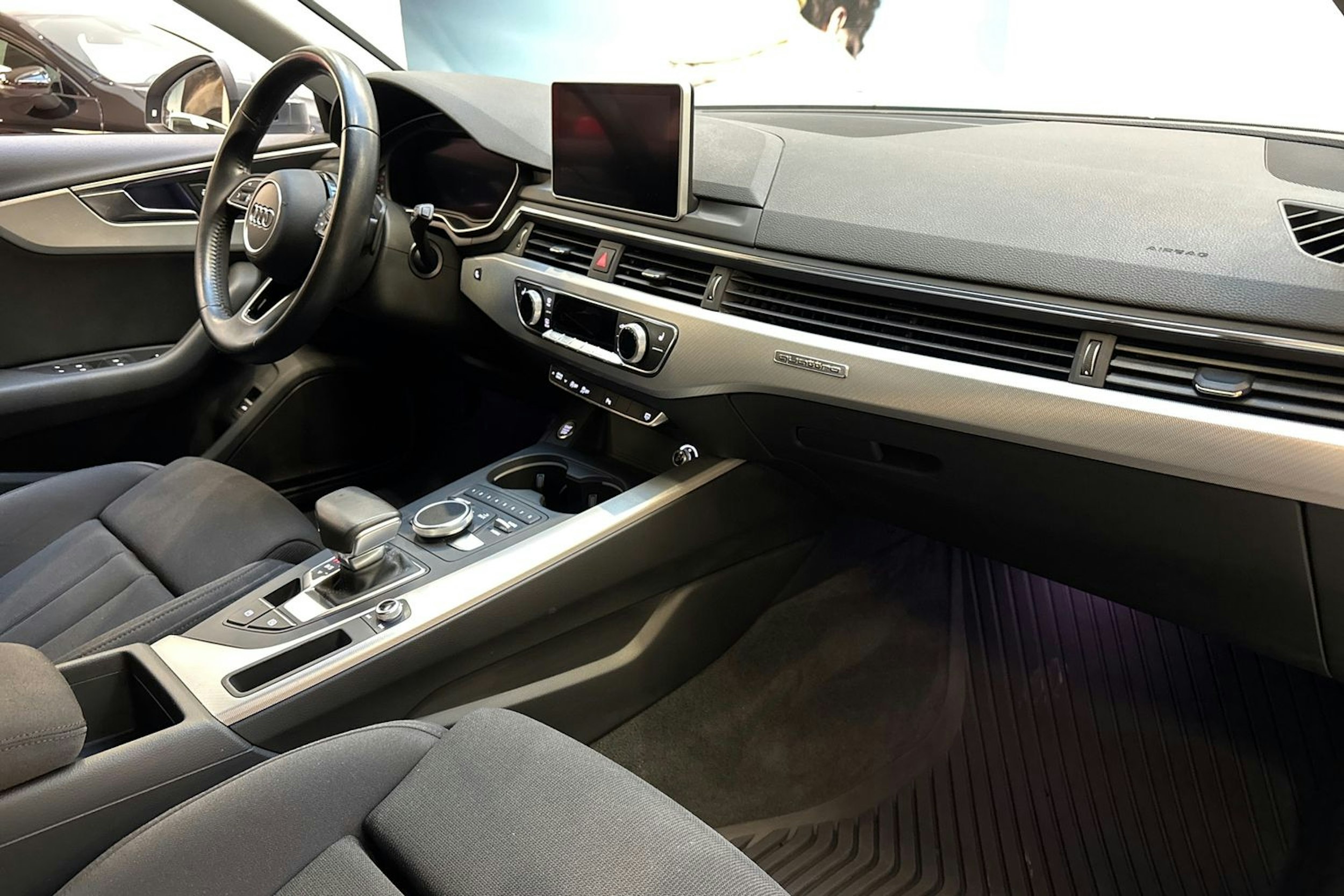 harmaa Audi A4 2016 kuva 31.