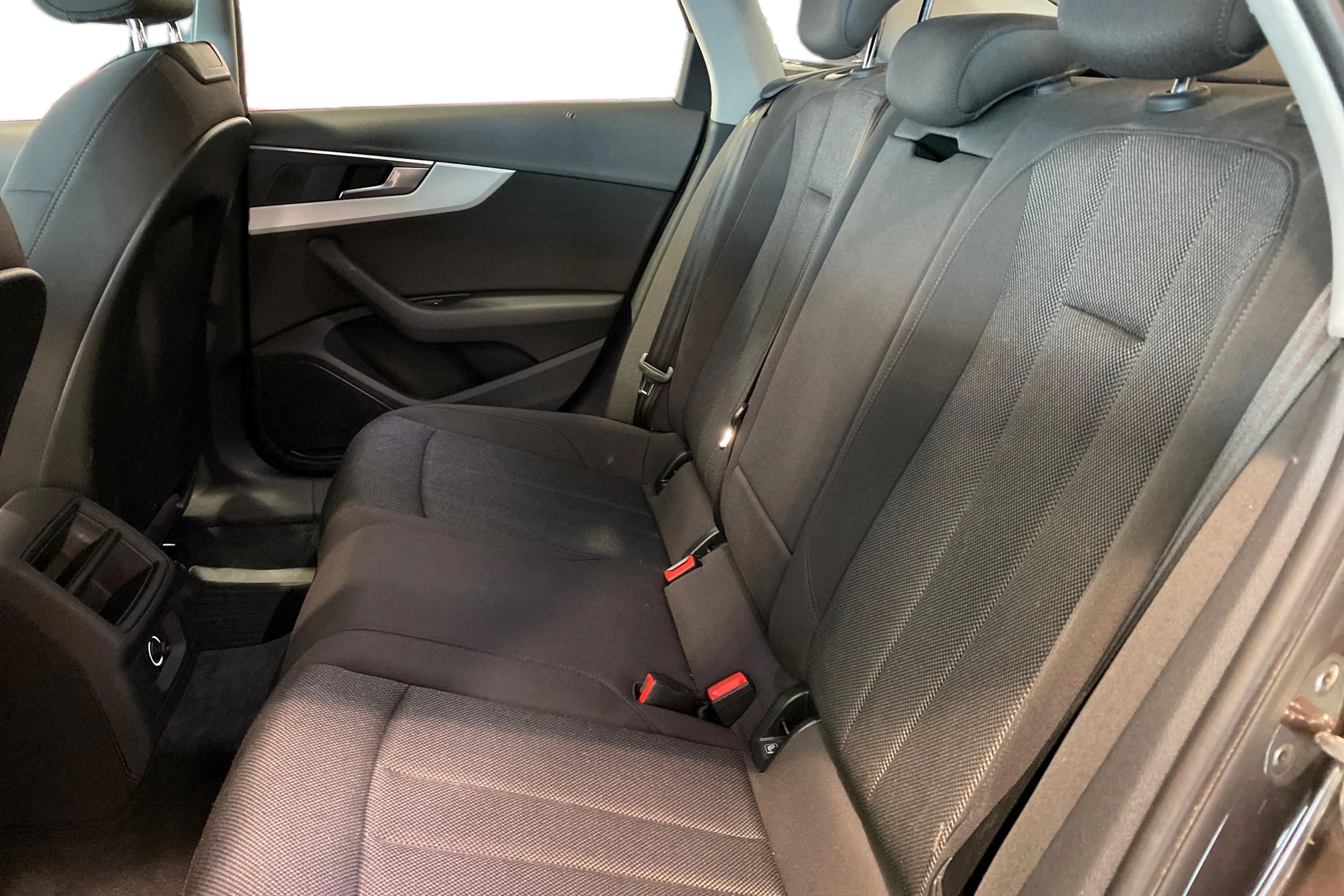 Ruskea (beige) Audi A4 2016 kuva 11.