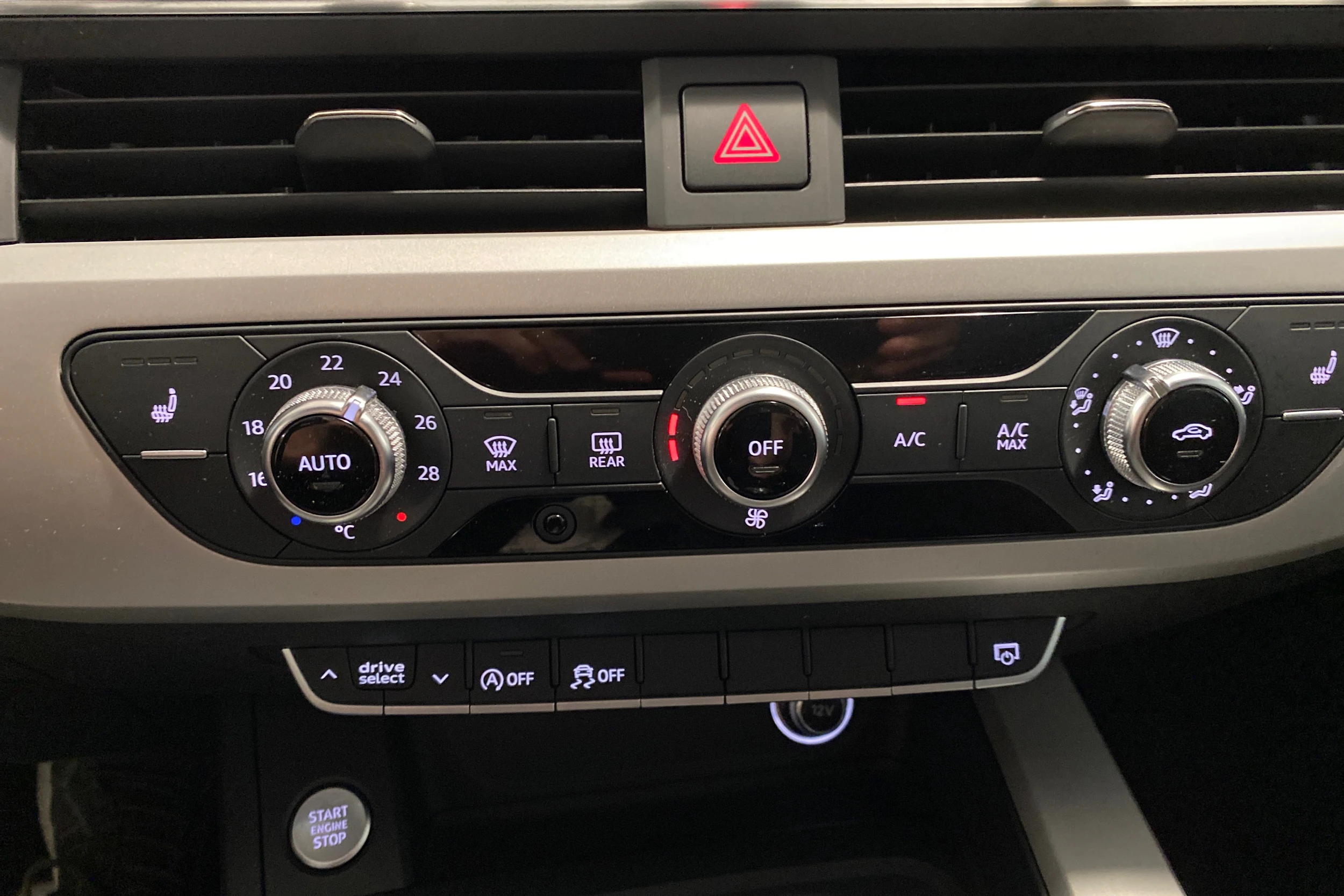 Ruskea (beige) Audi A4 2016 kuva 23.