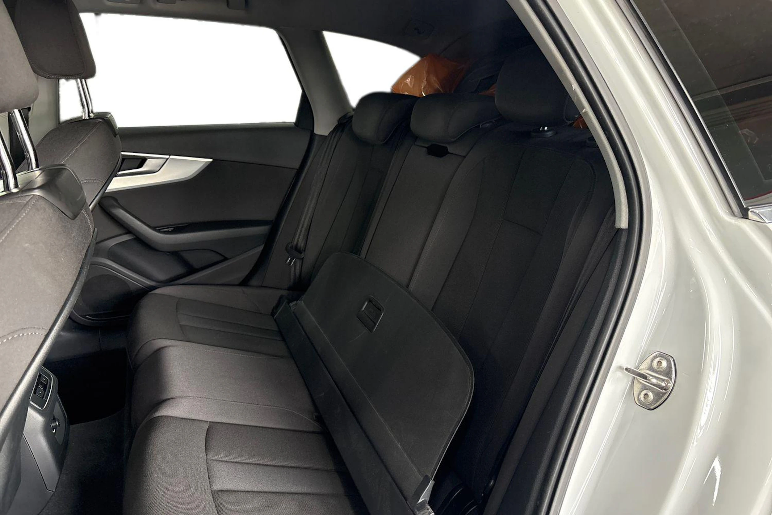 Valkoinen Audi A4 2016 kuva 8.