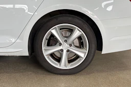 Valkoinen Audi A4 2016 kuva 10.