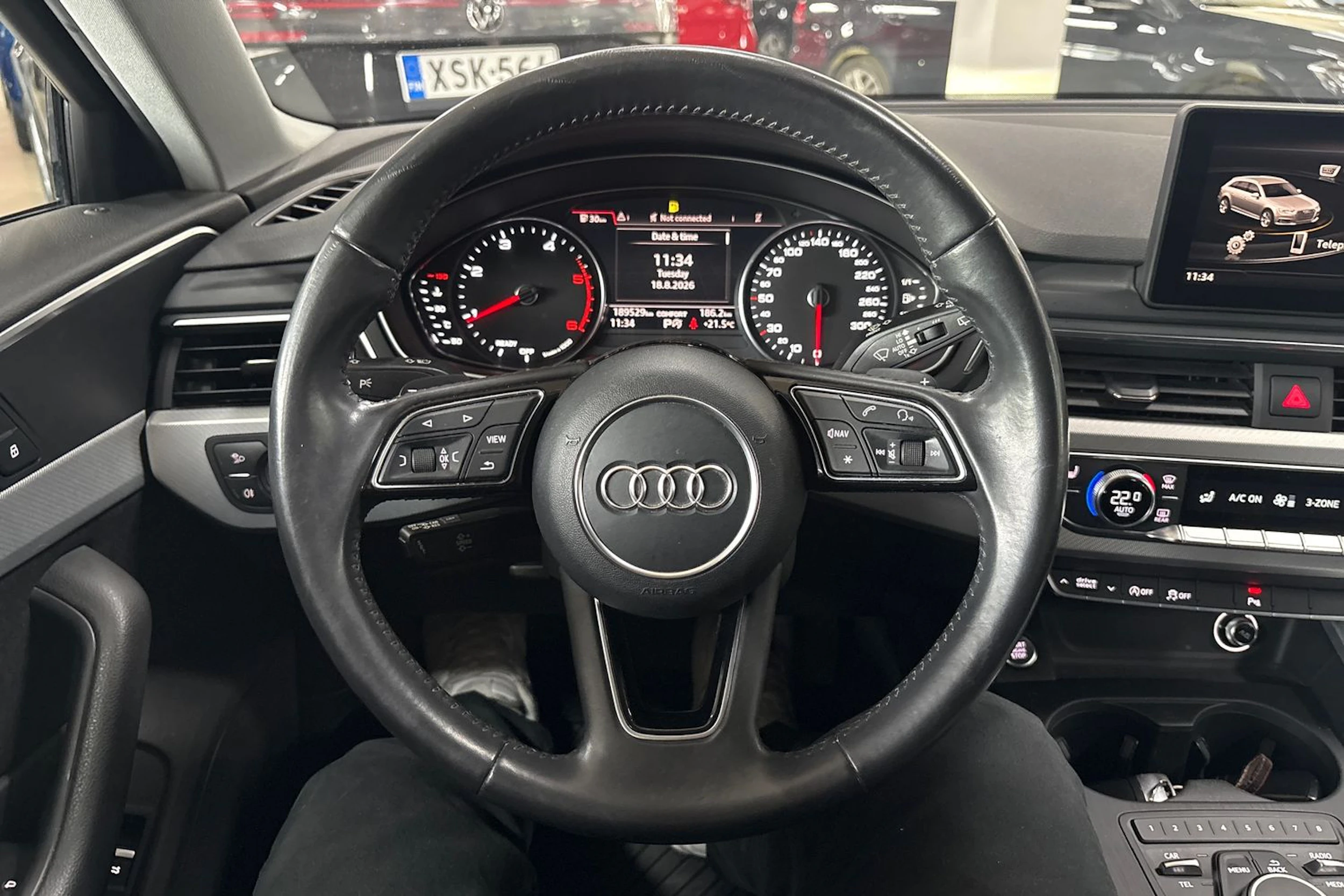 Valkoinen Audi A4 2016 kuva 11.