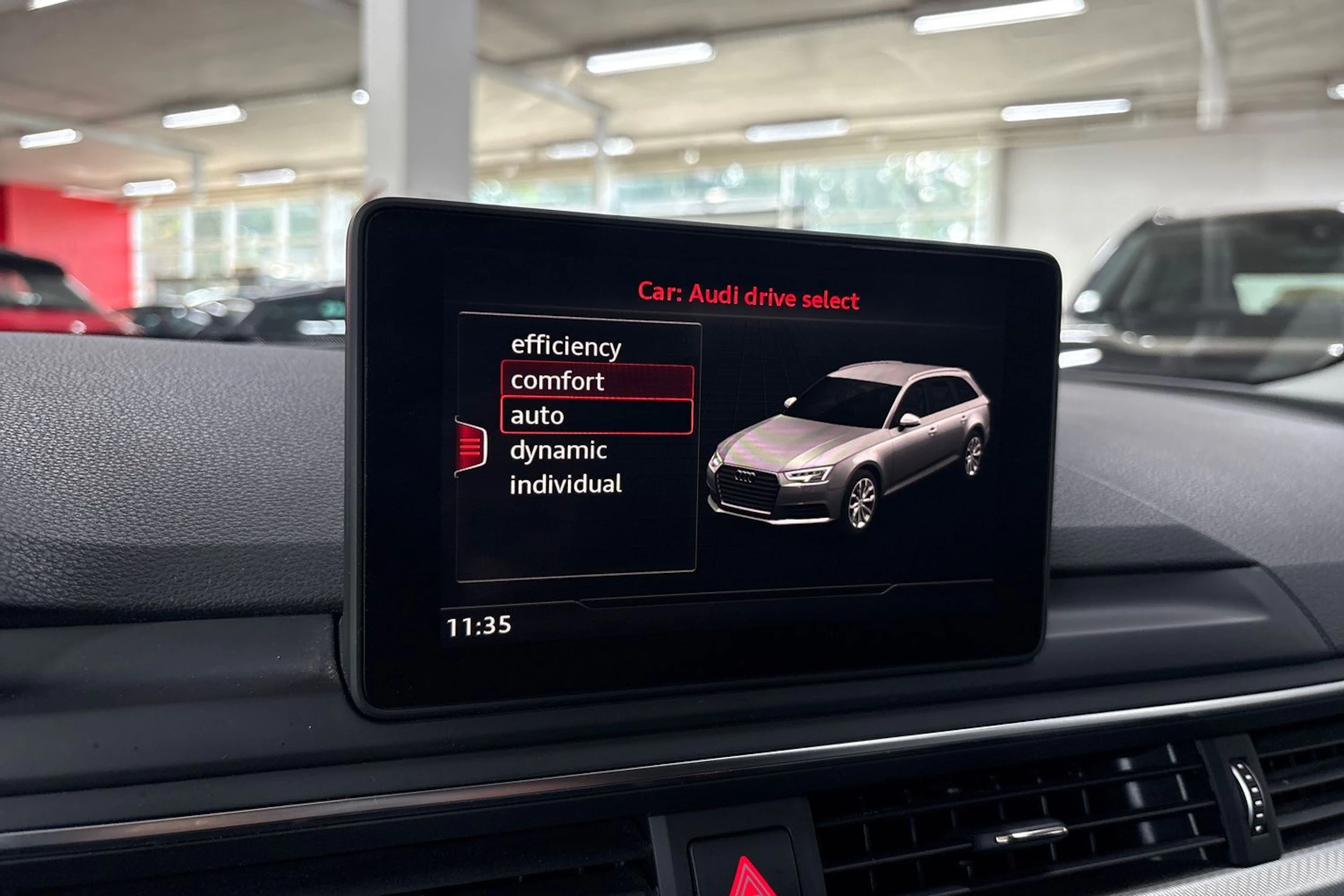 Valkoinen Audi A4 2016 kuva 14.