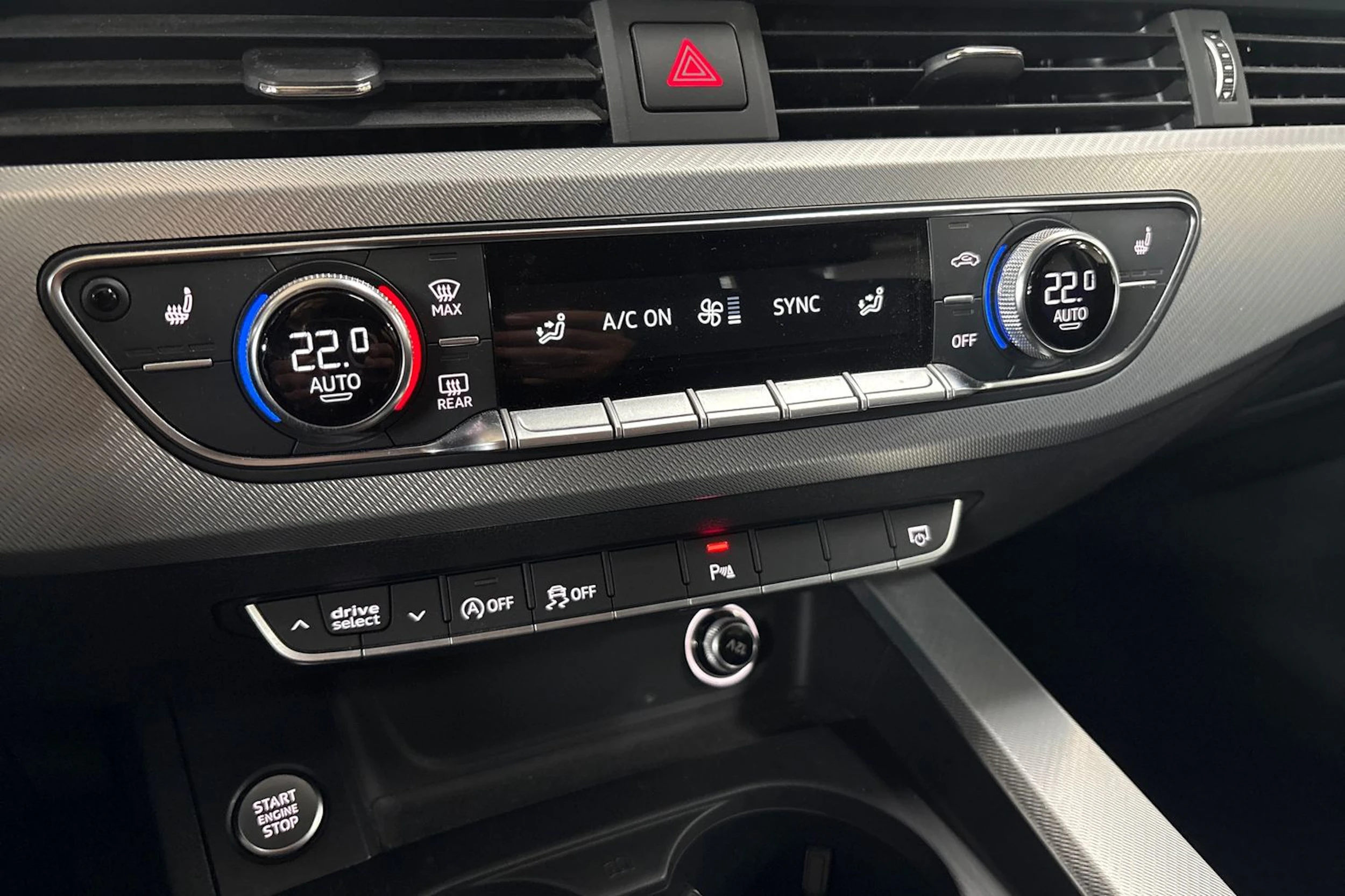 Valkoinen Audi A4 2016 kuva 16.