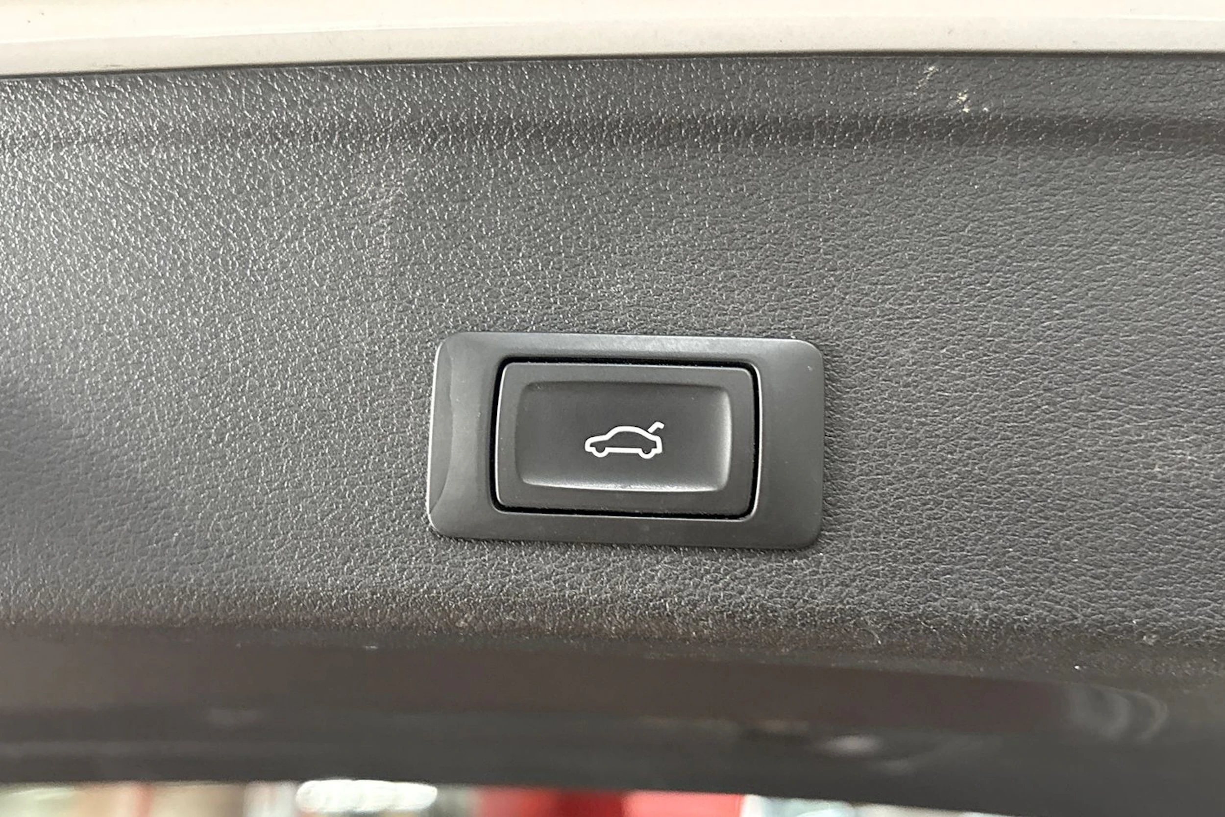 Valkoinen Audi A4 2016 kuva 23.