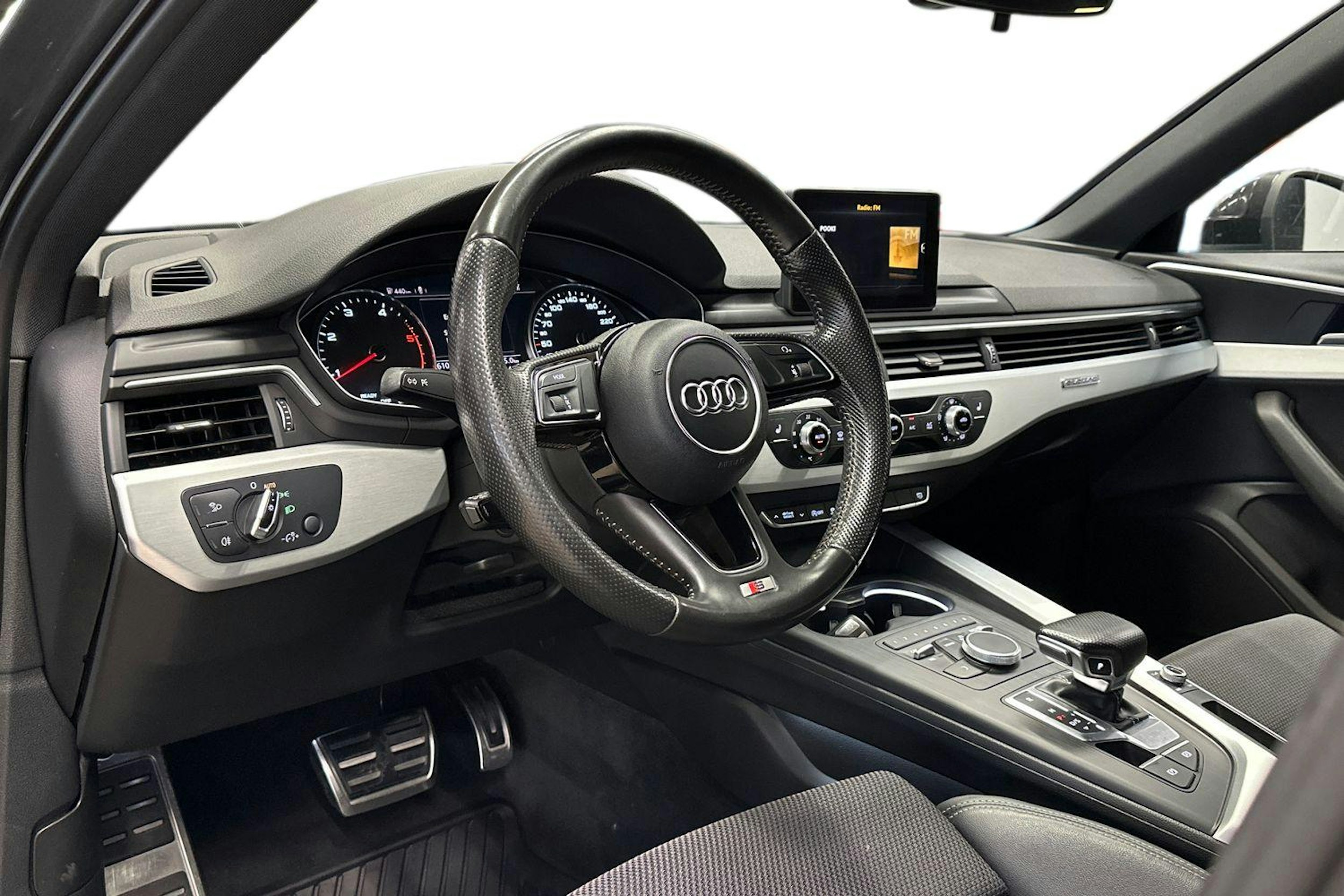 met. harmaa Audi A4 2016 kuva 6.