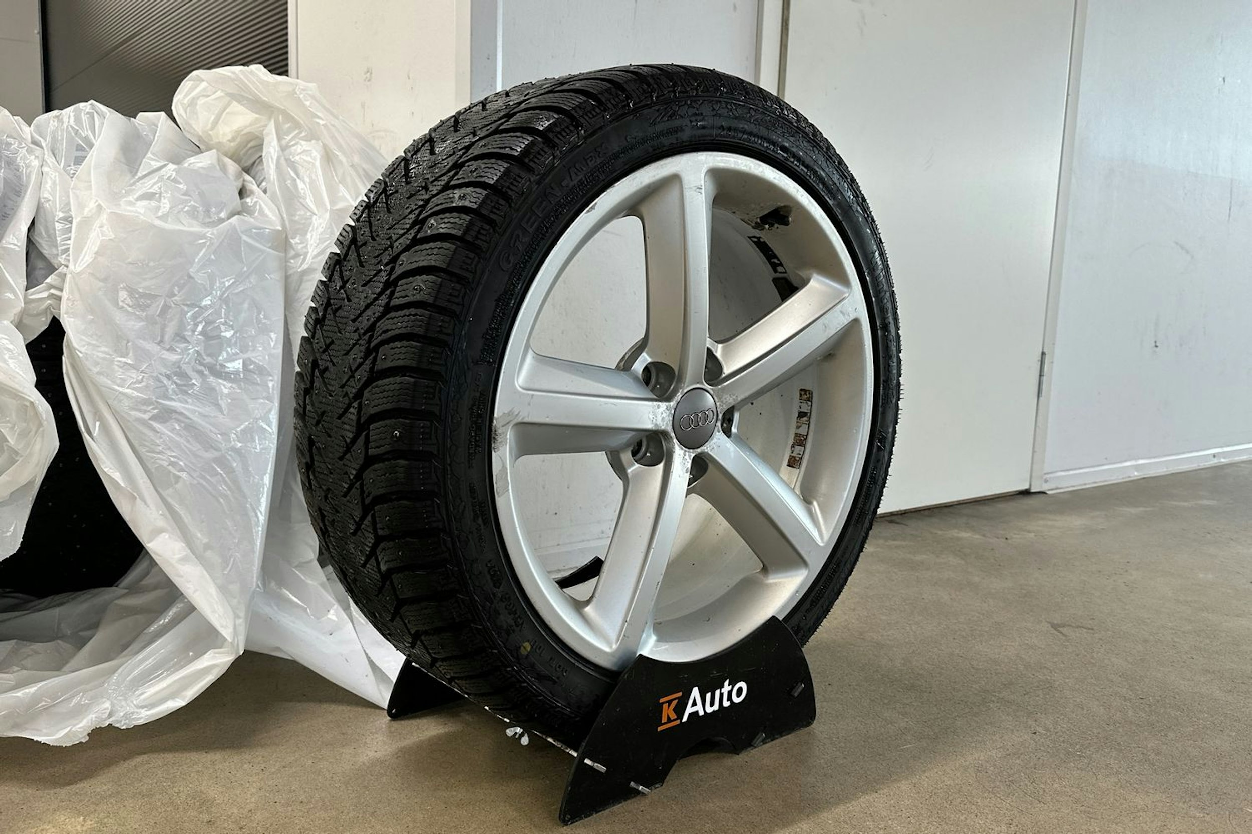 met. harmaa Audi A4 2016 kuva 10.