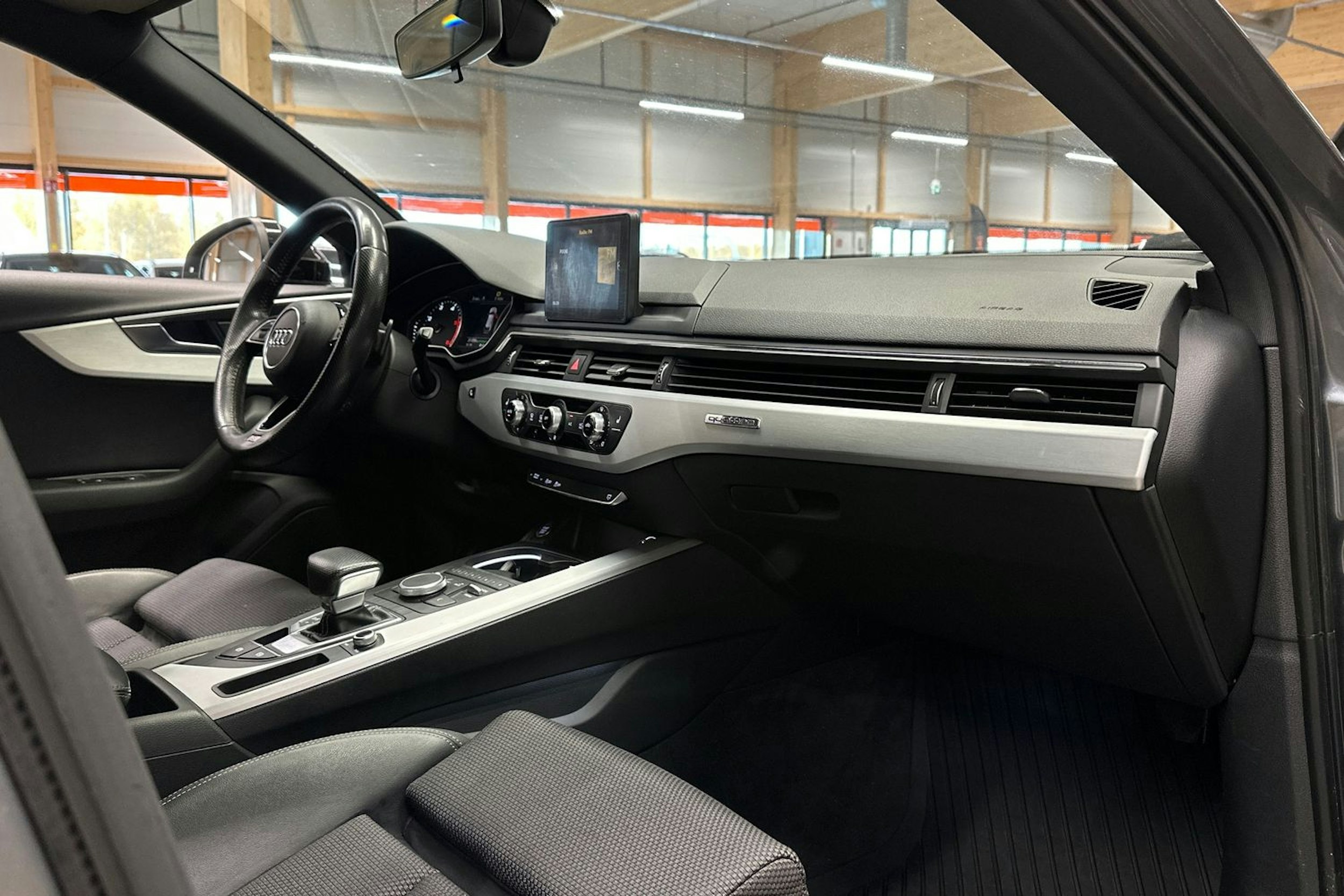 met. harmaa Audi A4 2016 kuva 11.
