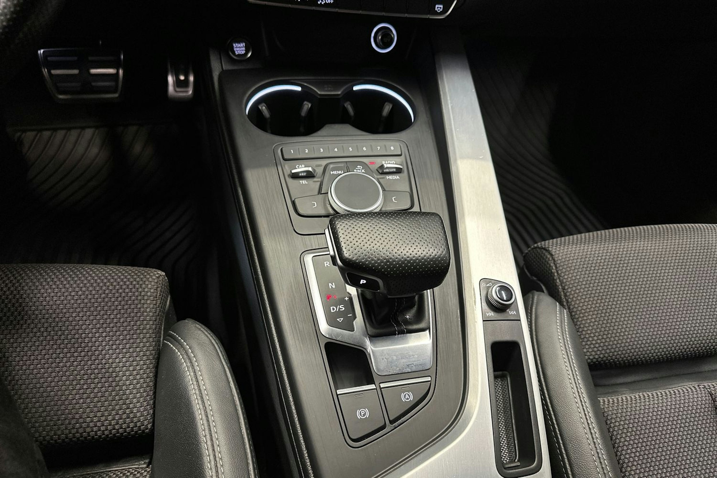 met. harmaa Audi A4 2016 kuva 19.