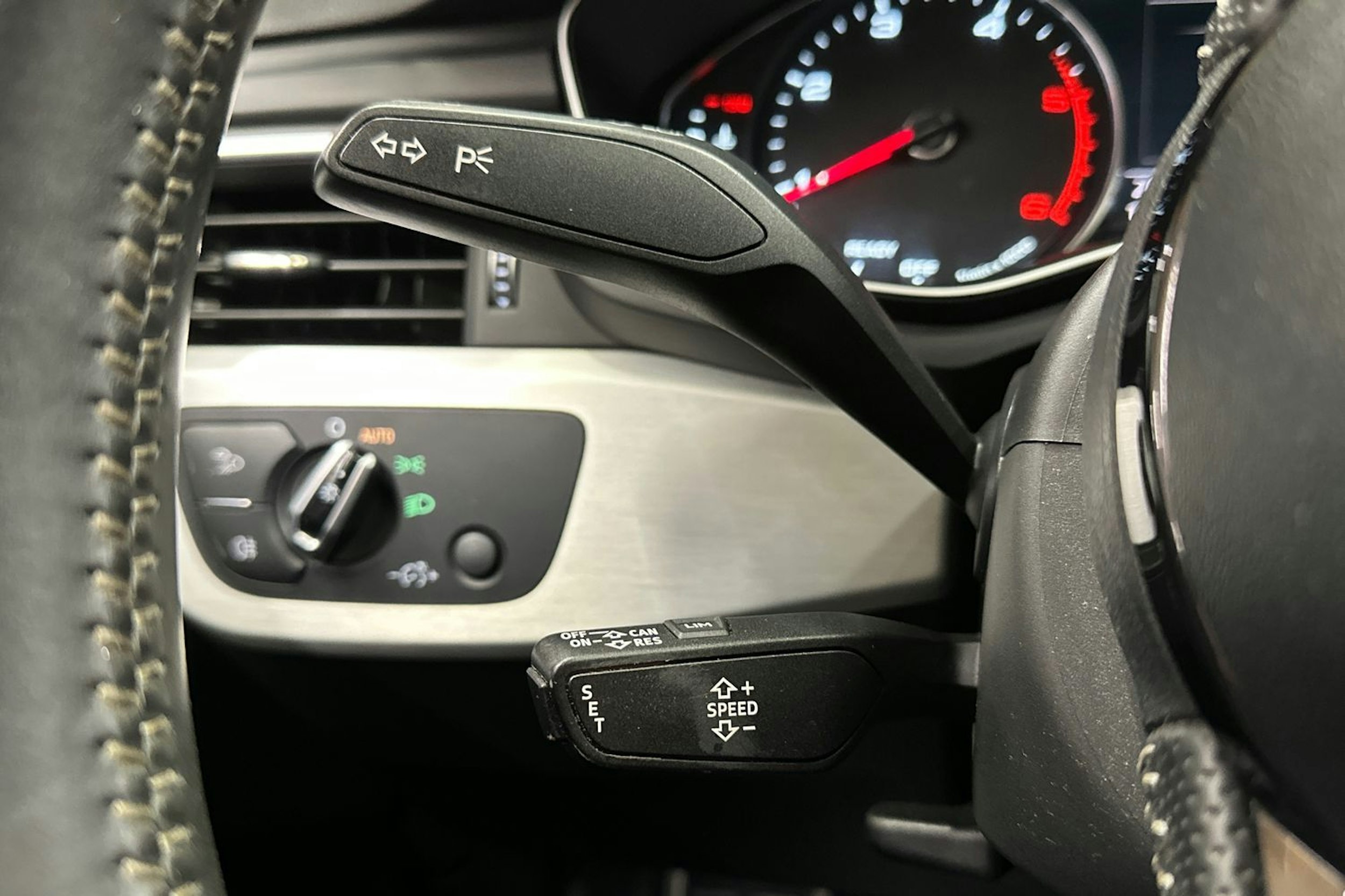 met. harmaa Audi A4 2016 kuva 21.