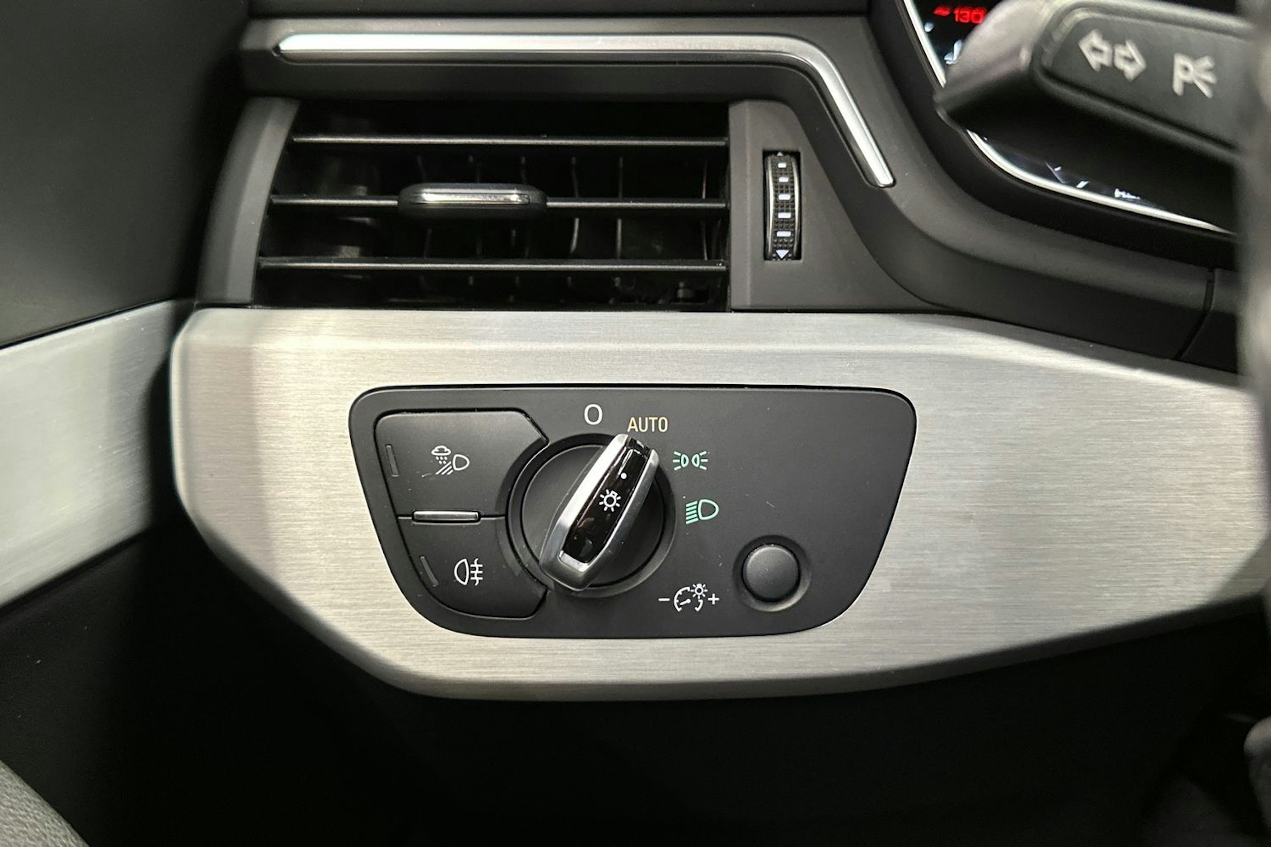 met. harmaa Audi A4 2016 kuva 25.