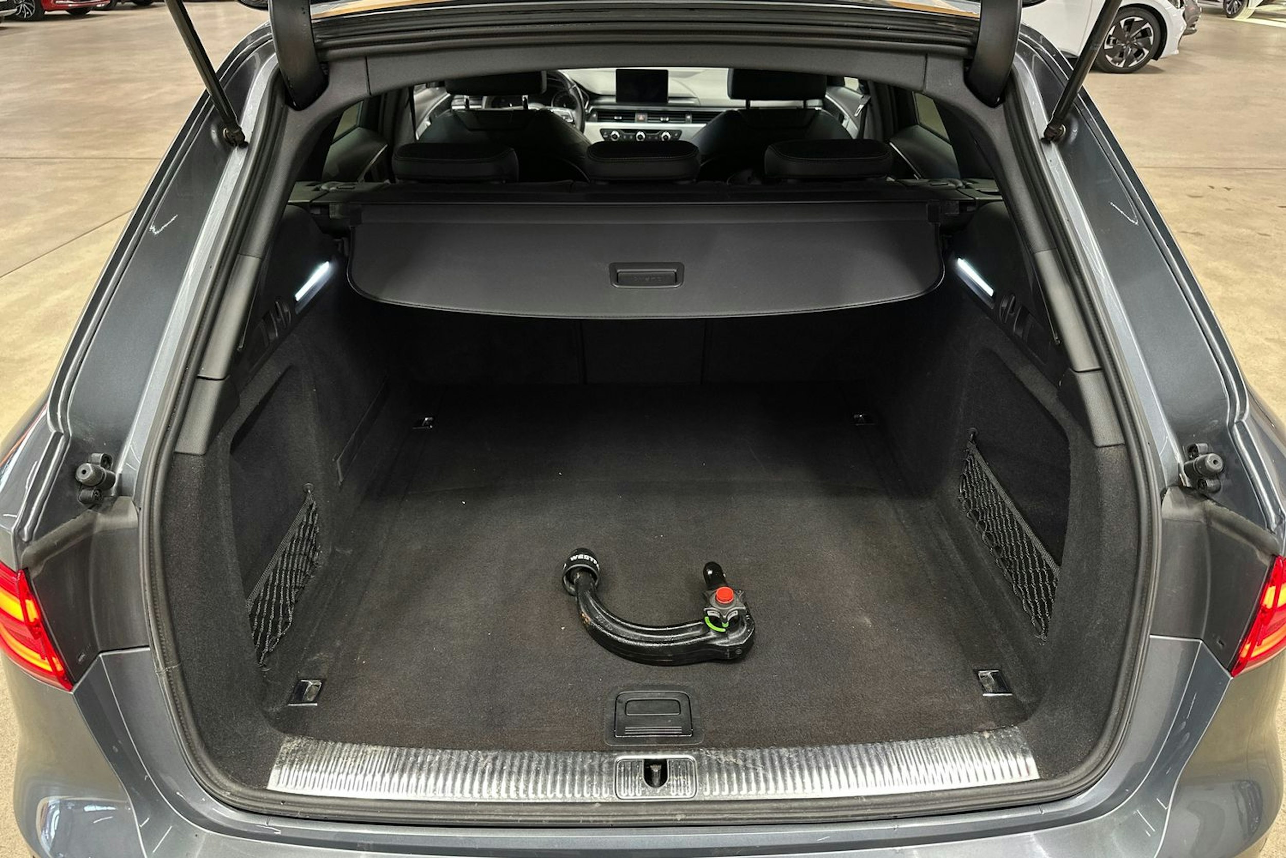 met. harmaa Audi A4 2016 kuva 27.