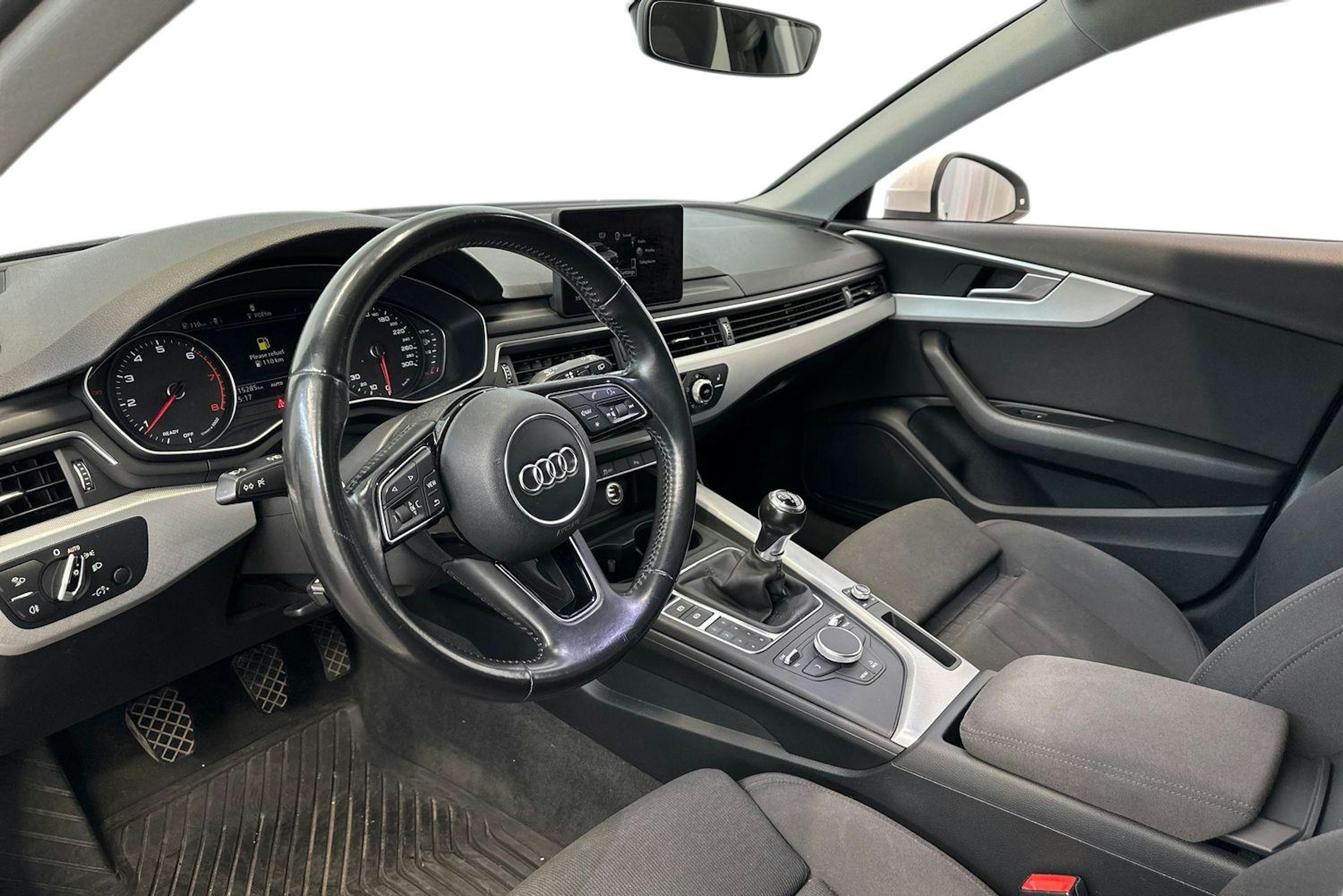 valkoinen Audi A4 2016 kuva 3.
