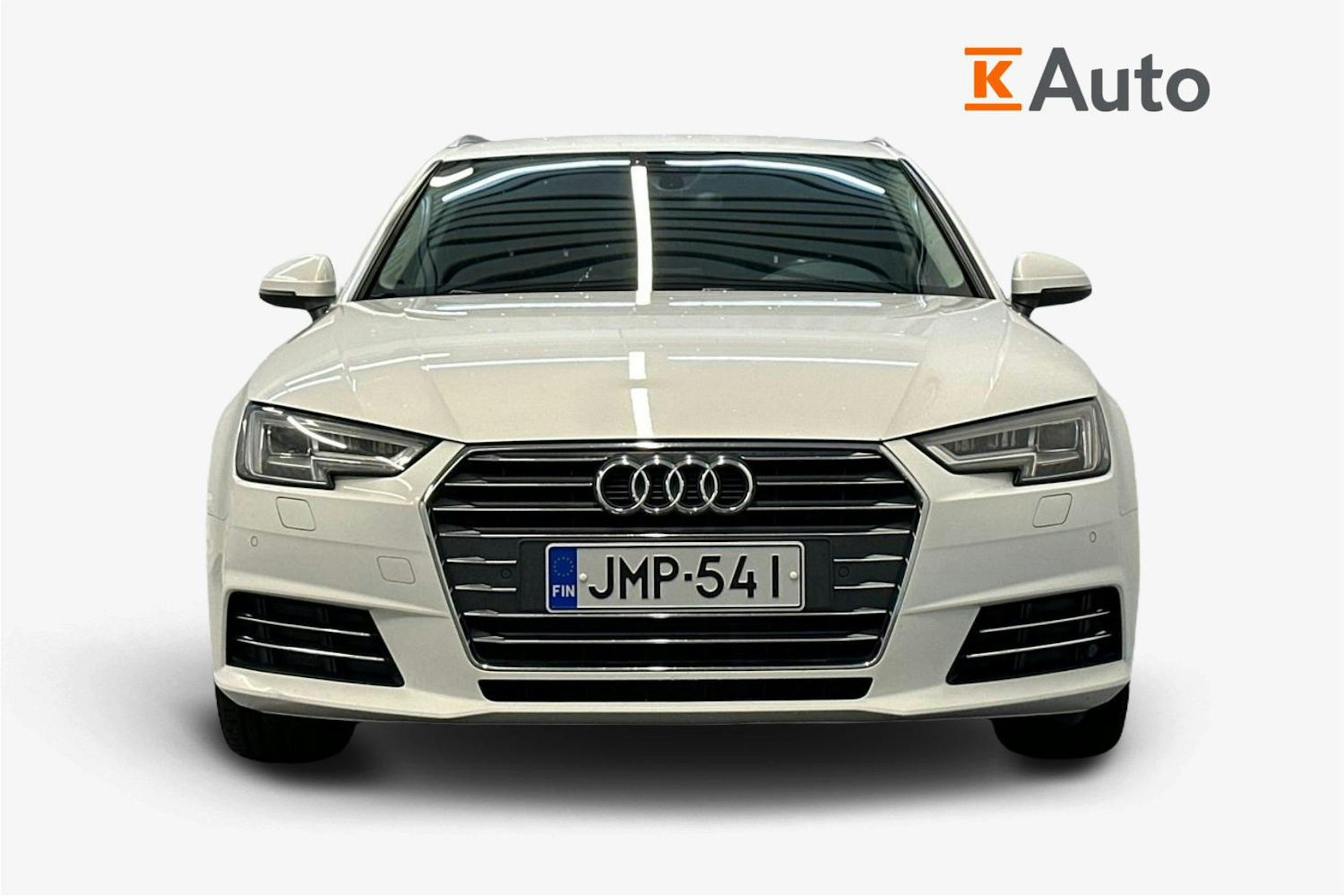 valkoinen Audi A4 2016 kuva 5.