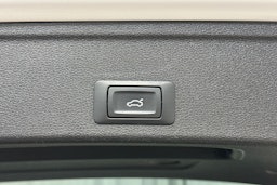 valkoinen Audi A4 2016 kuva 17.