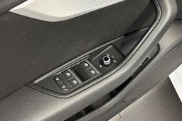 valkoinen Audi A4 2016 kuva 18.