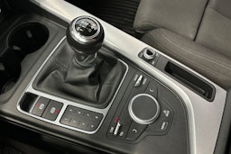 valkoinen Audi A4 2016 kuva 24.