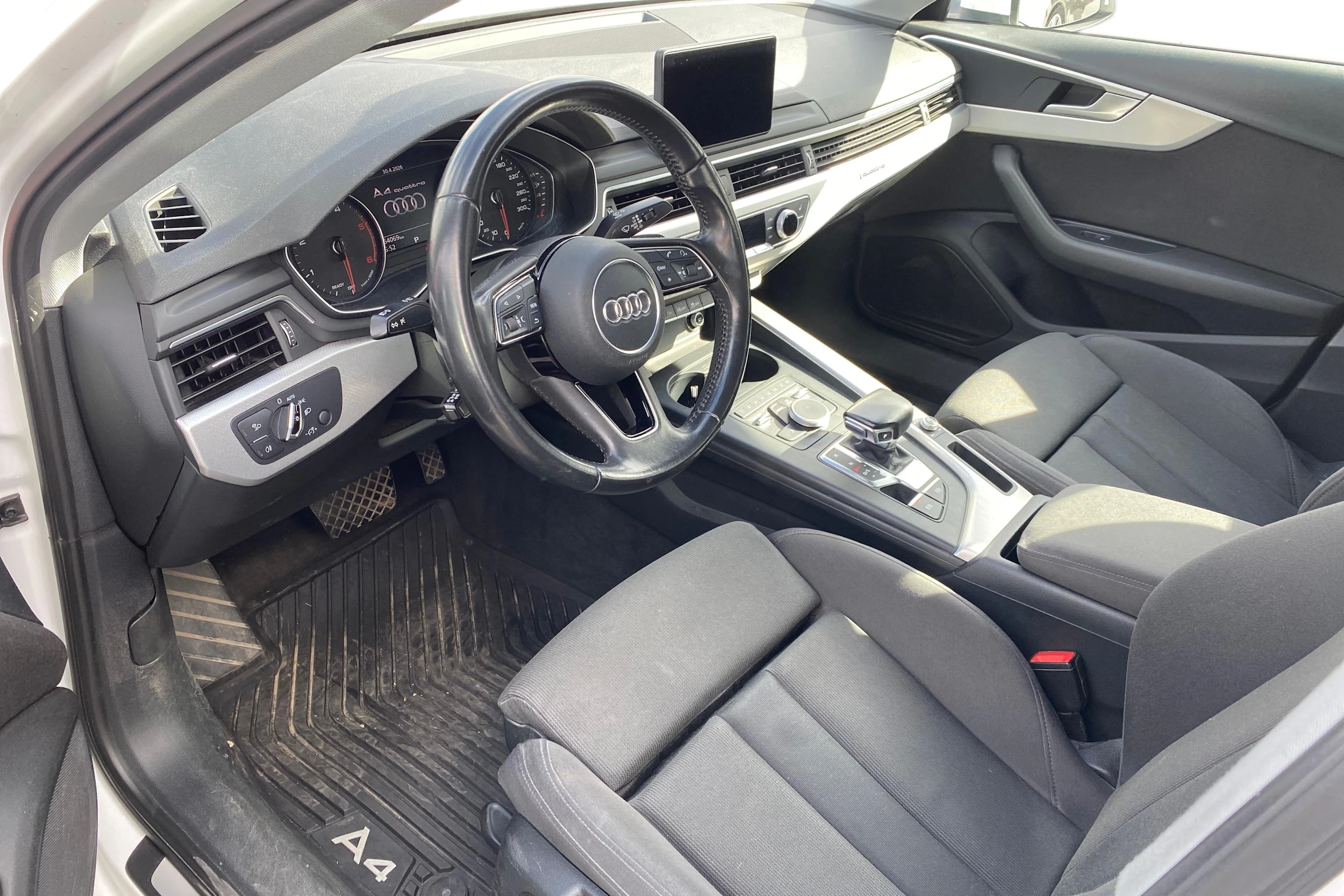 valkoinen Audi A4 2016 kuva 3.