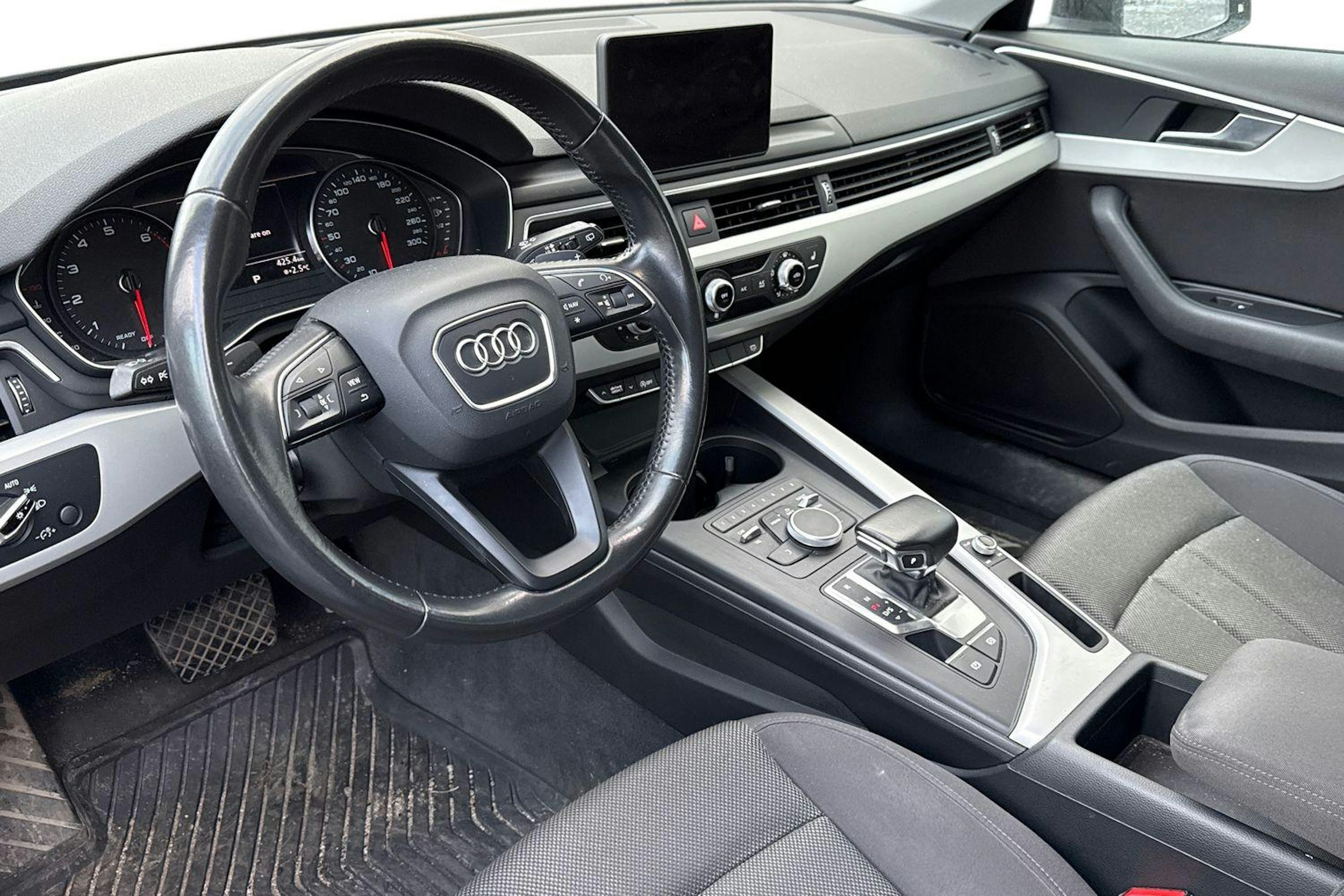 musta Audi A4 2016 kuva 3.