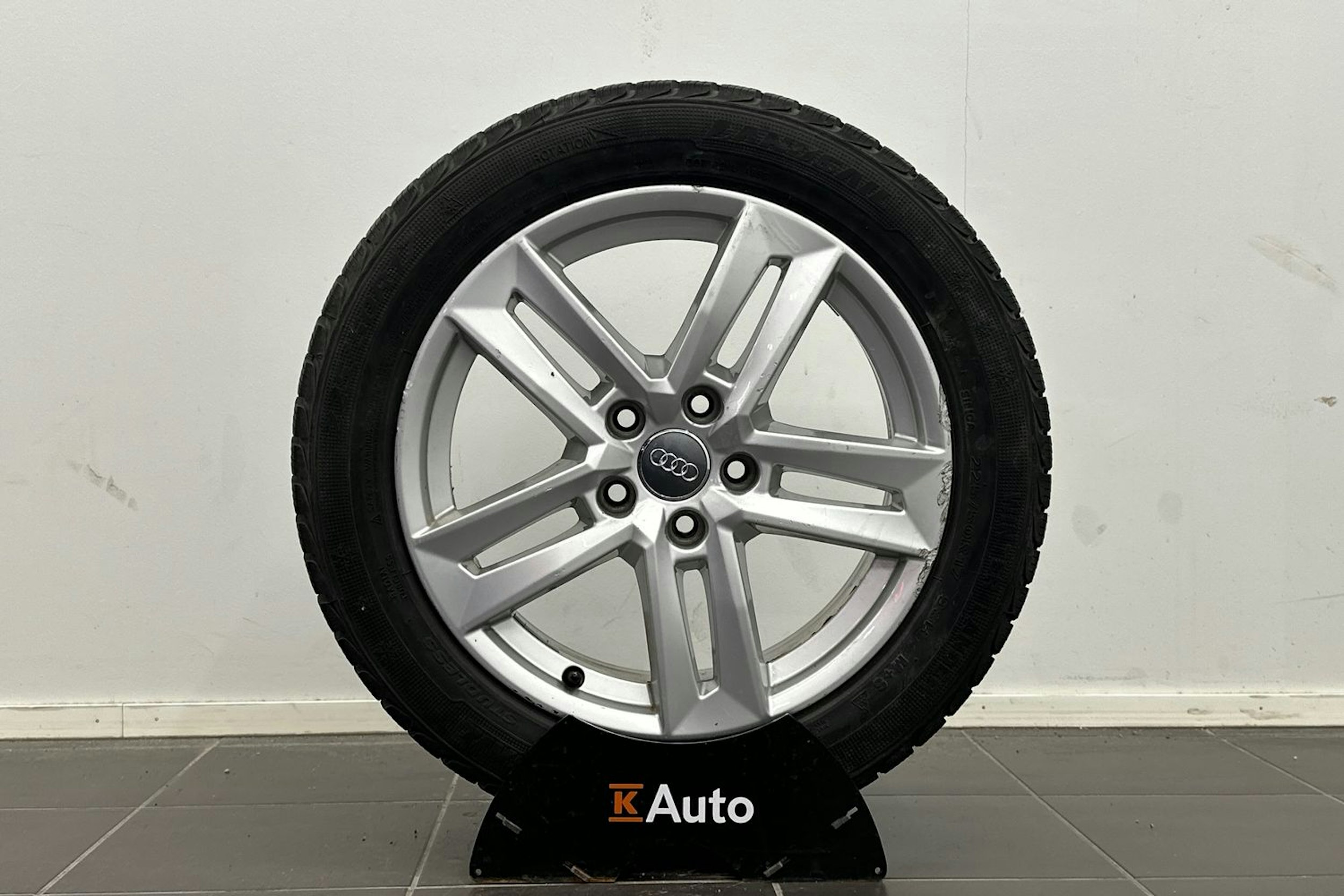 musta Audi A4 2016 kuva 13.