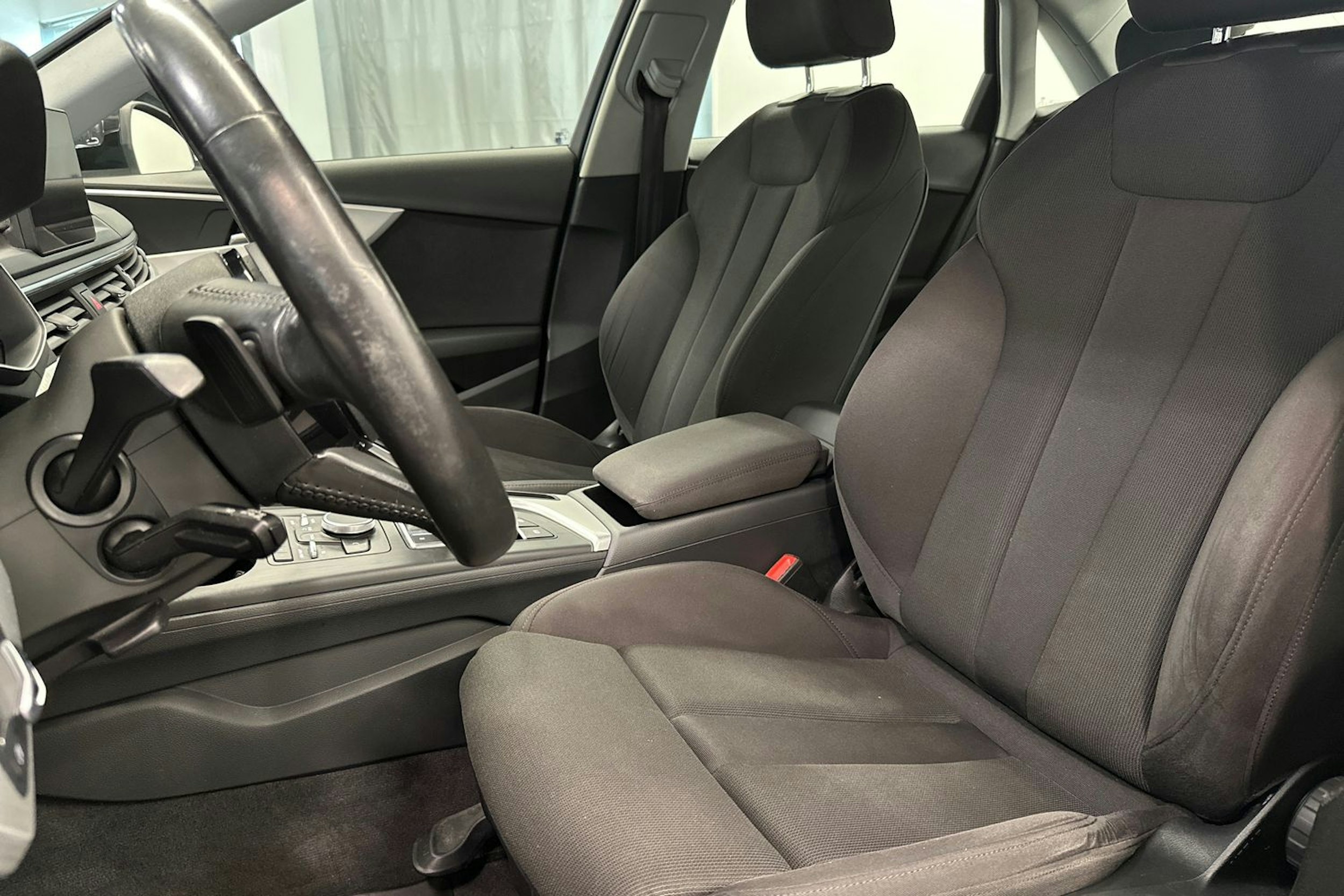musta Audi A4 2016 kuva 15.