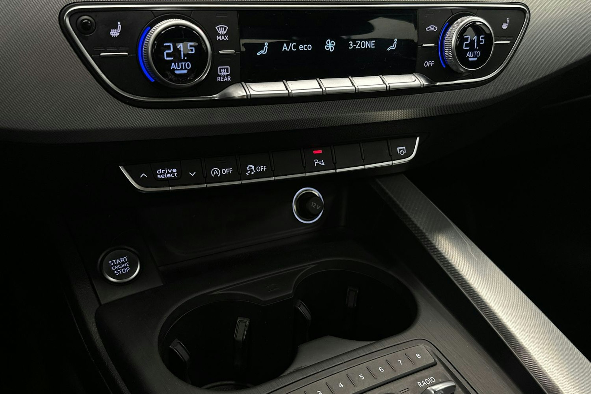 musta Audi A4 2016 kuva 25.