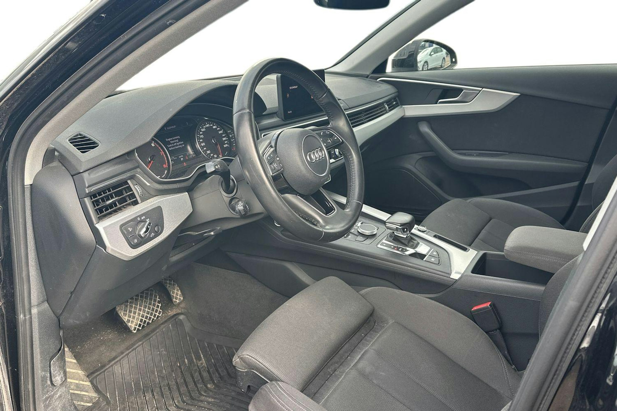 musta Audi A4 2016 kuva 3.