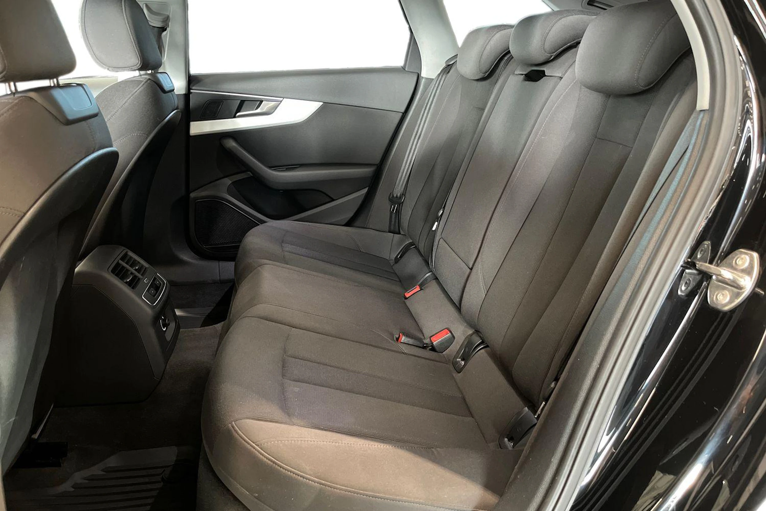 musta Audi A4 2016 kuva 8.