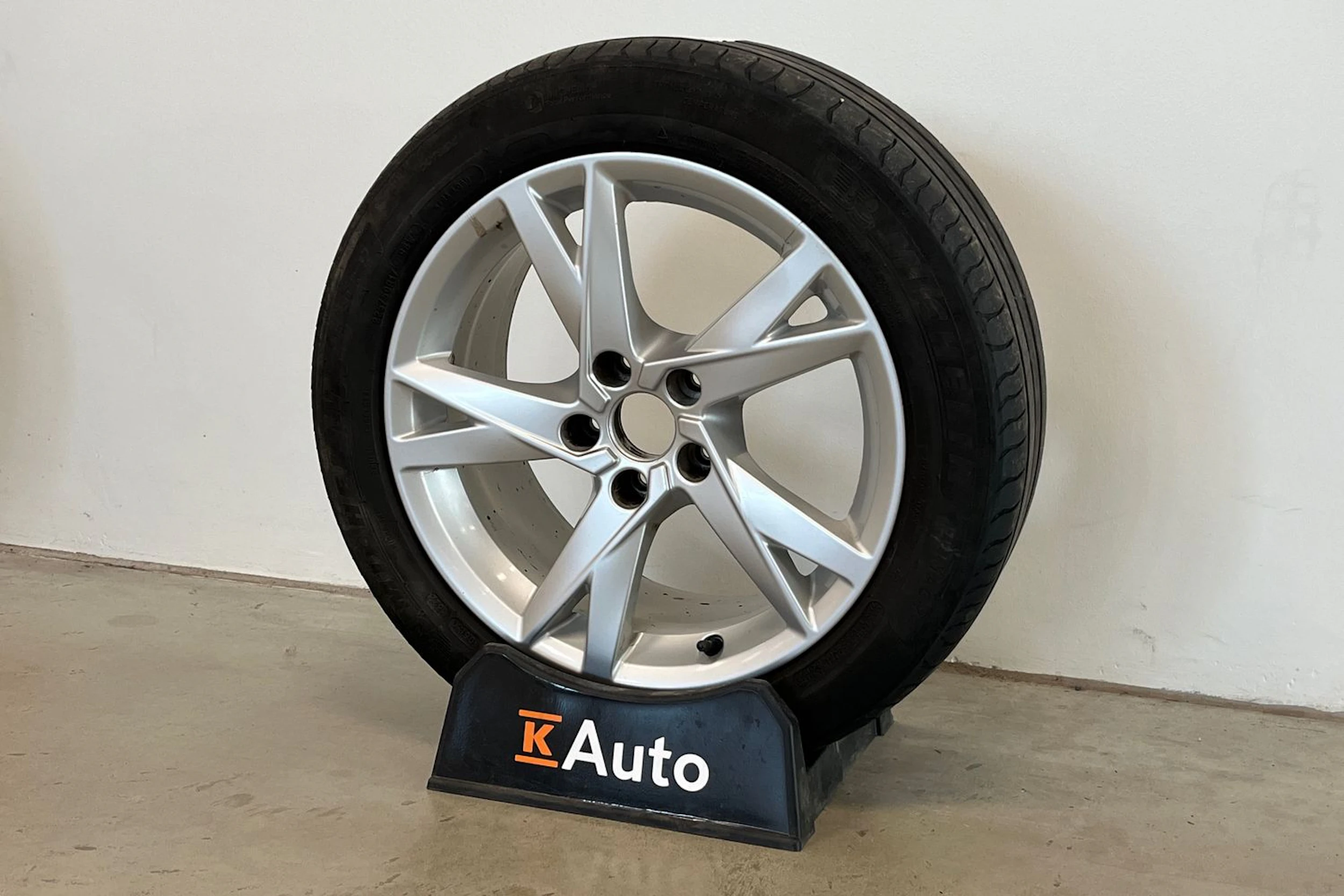 musta Audi A4 2016 kuva 10.