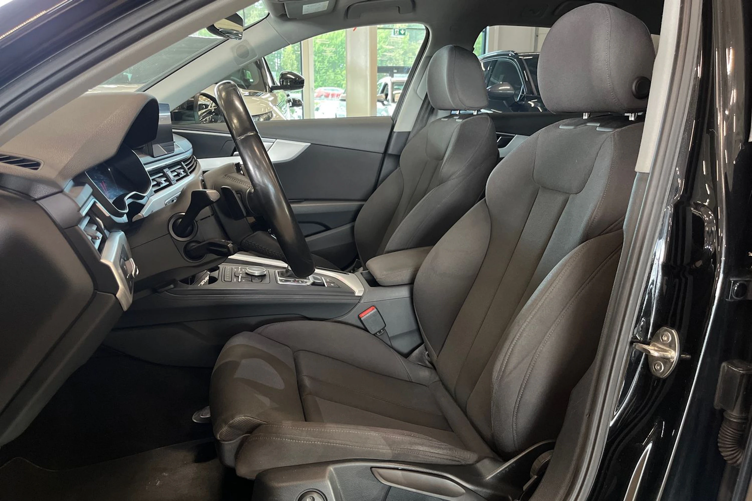 musta Audi A4 2016 kuva 11.