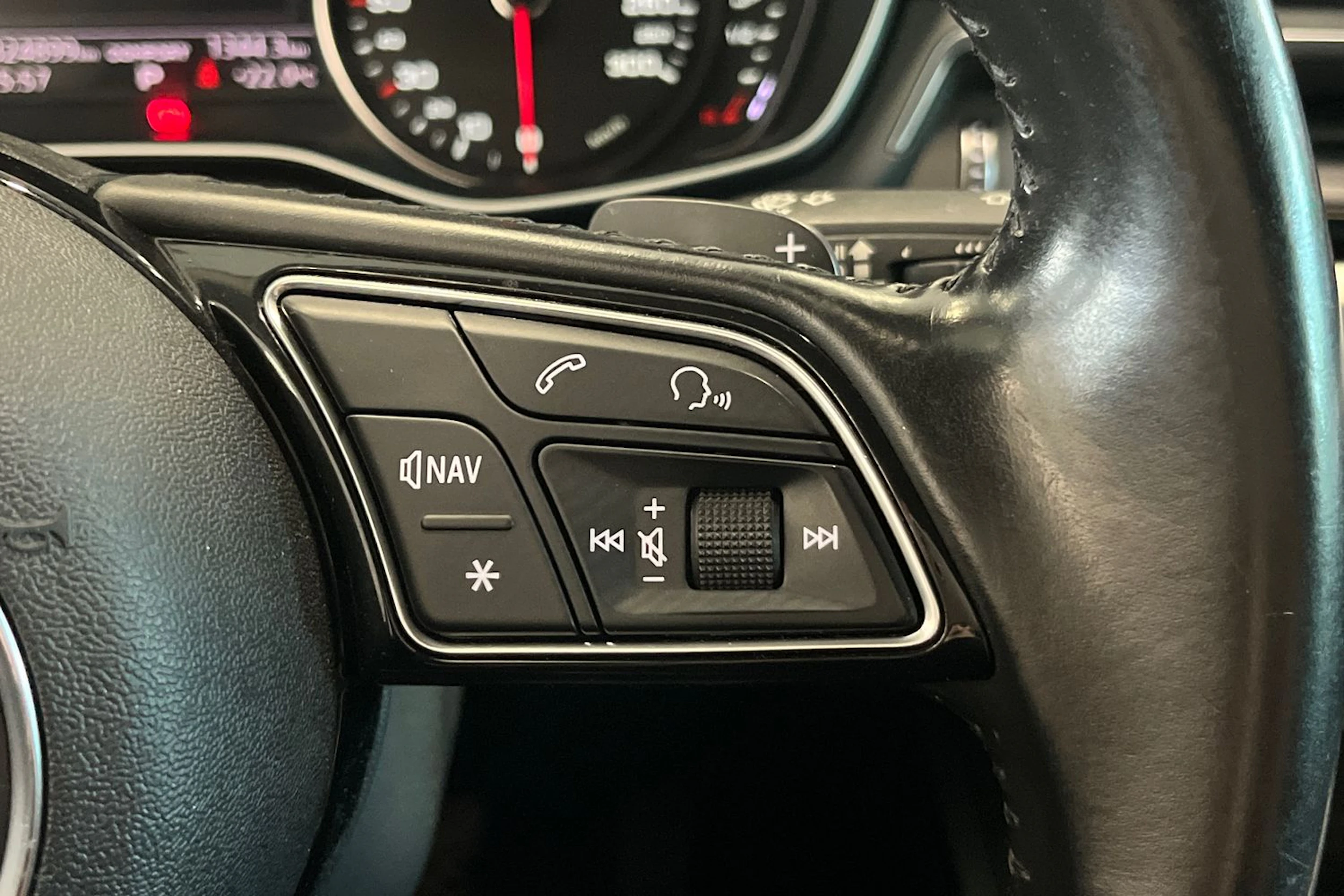 musta Audi A4 2016 kuva 14.