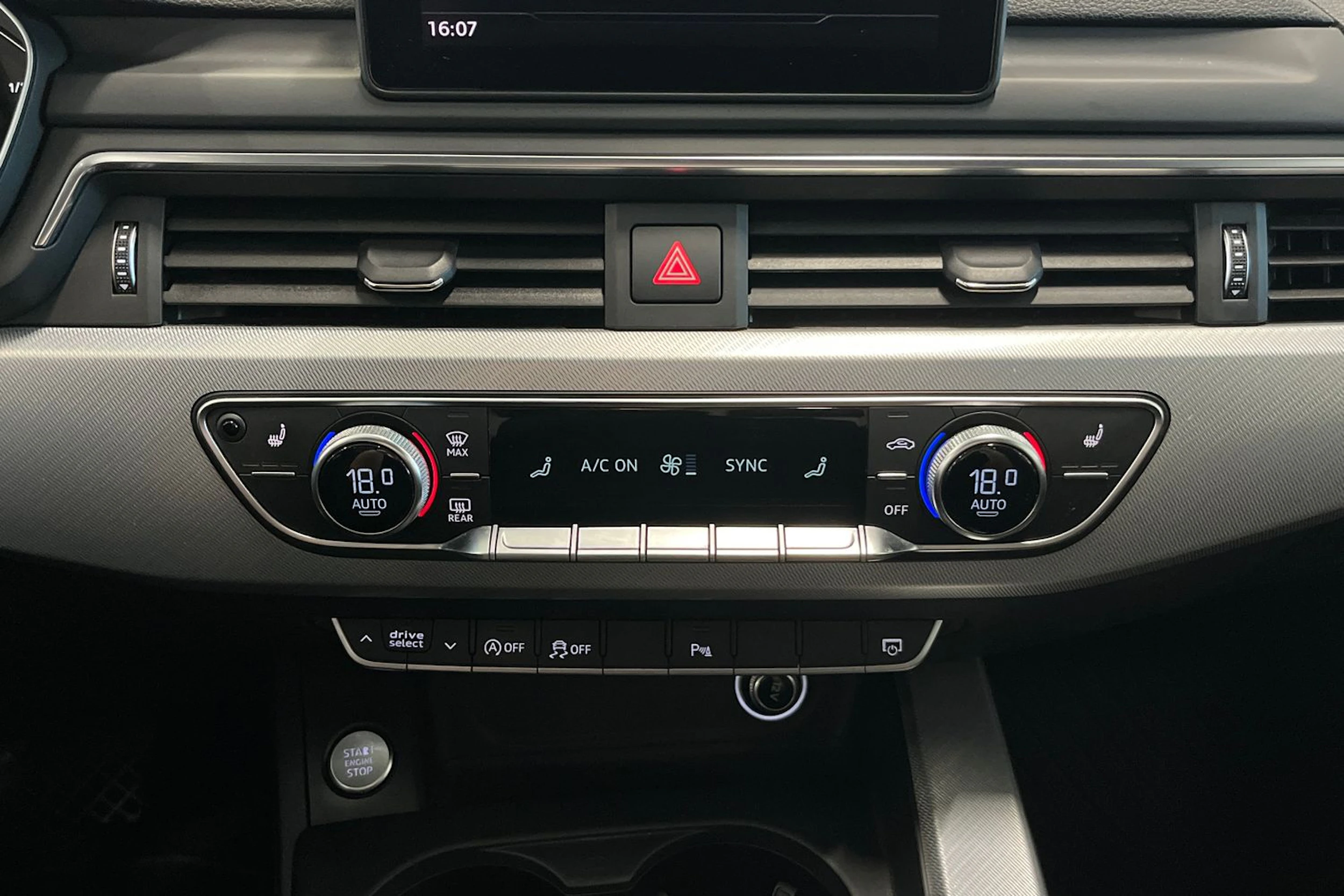 musta Audi A4 2016 kuva 23.