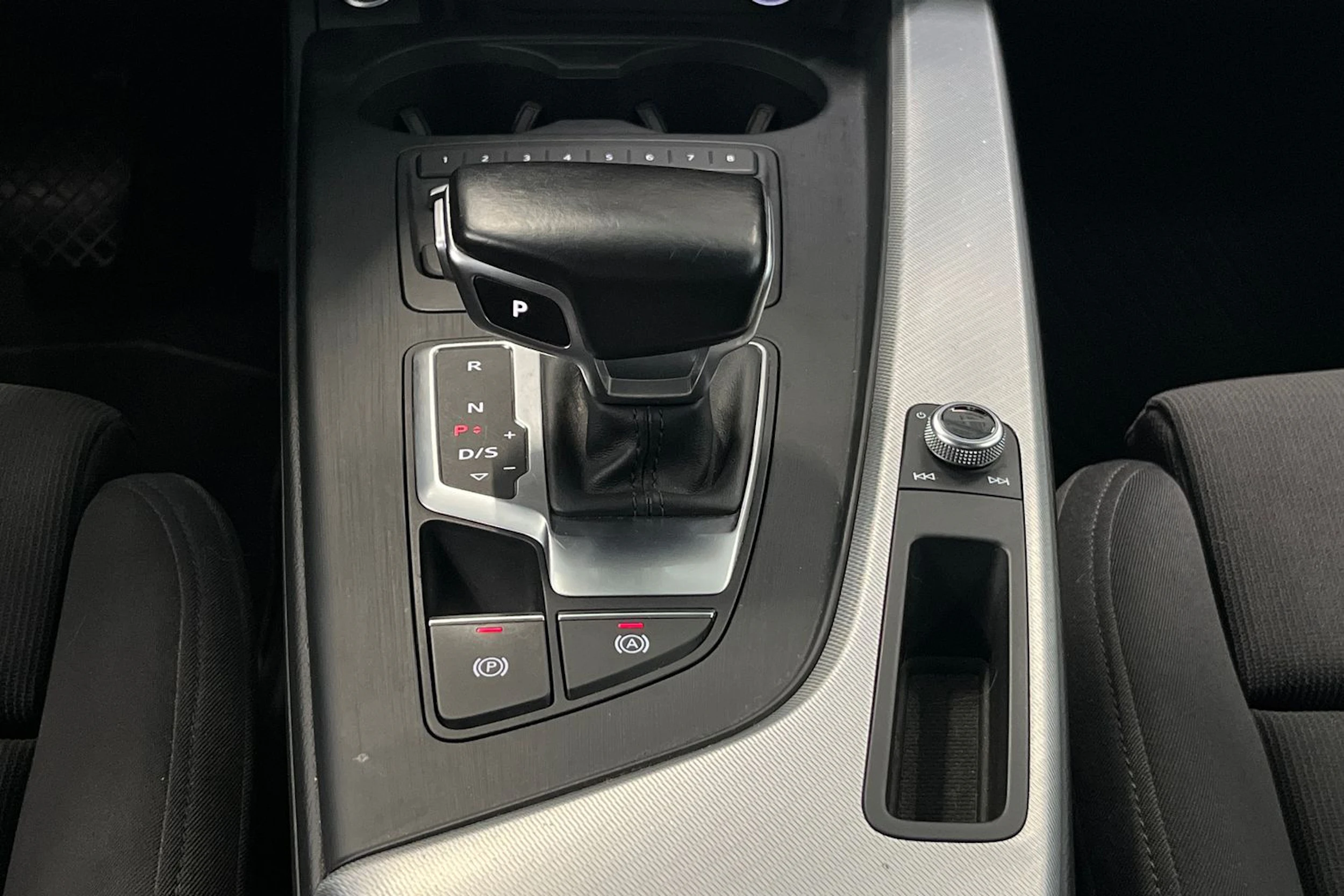 musta Audi A4 2016 kuva 24.