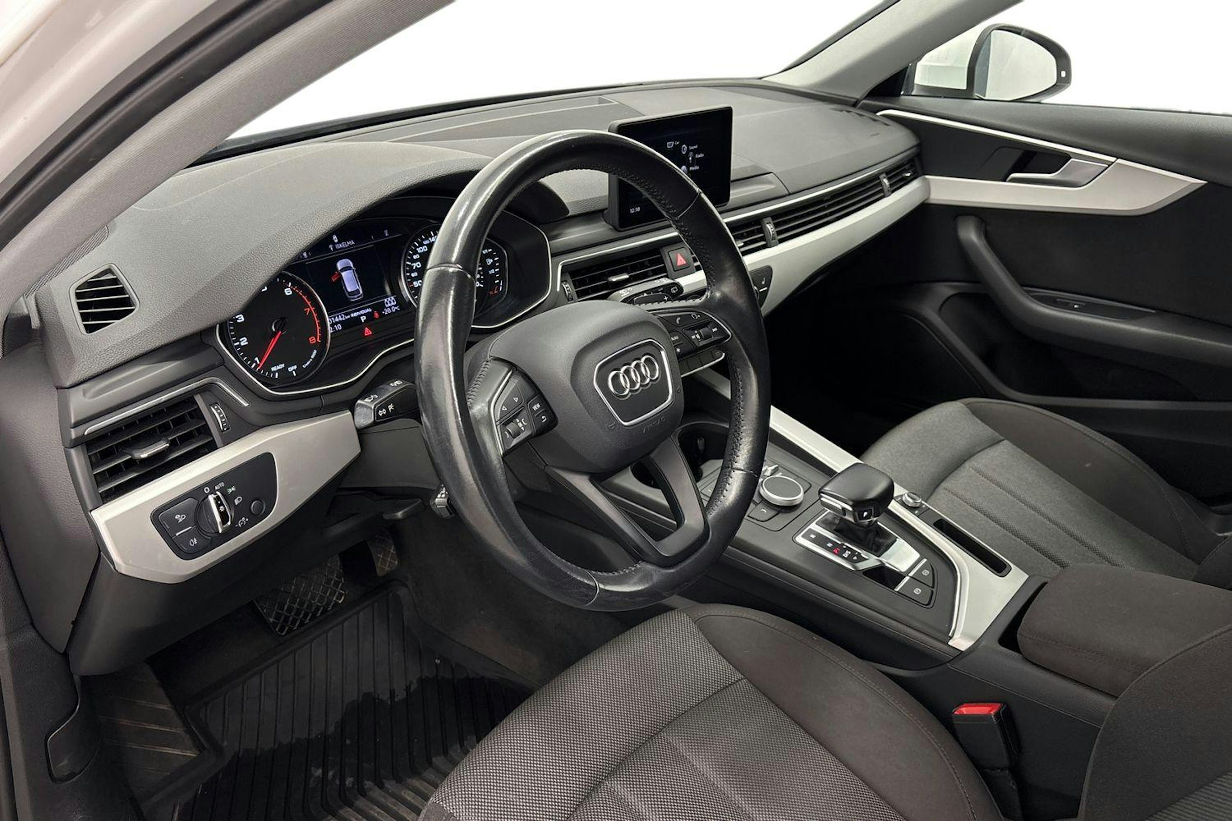 valkoinen Audi A4 2016 kuva 7.