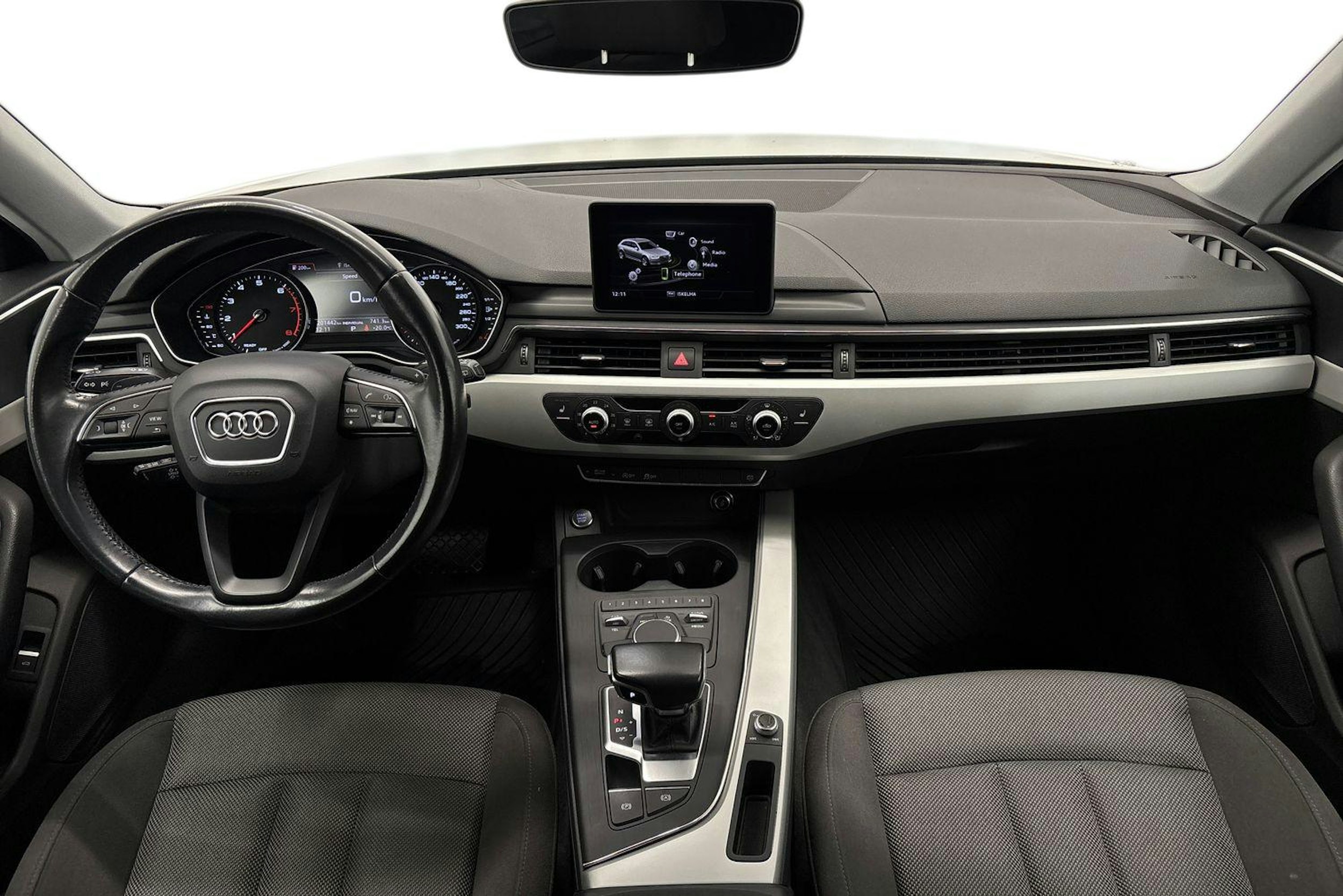 valkoinen Audi A4 2016 kuva 9.