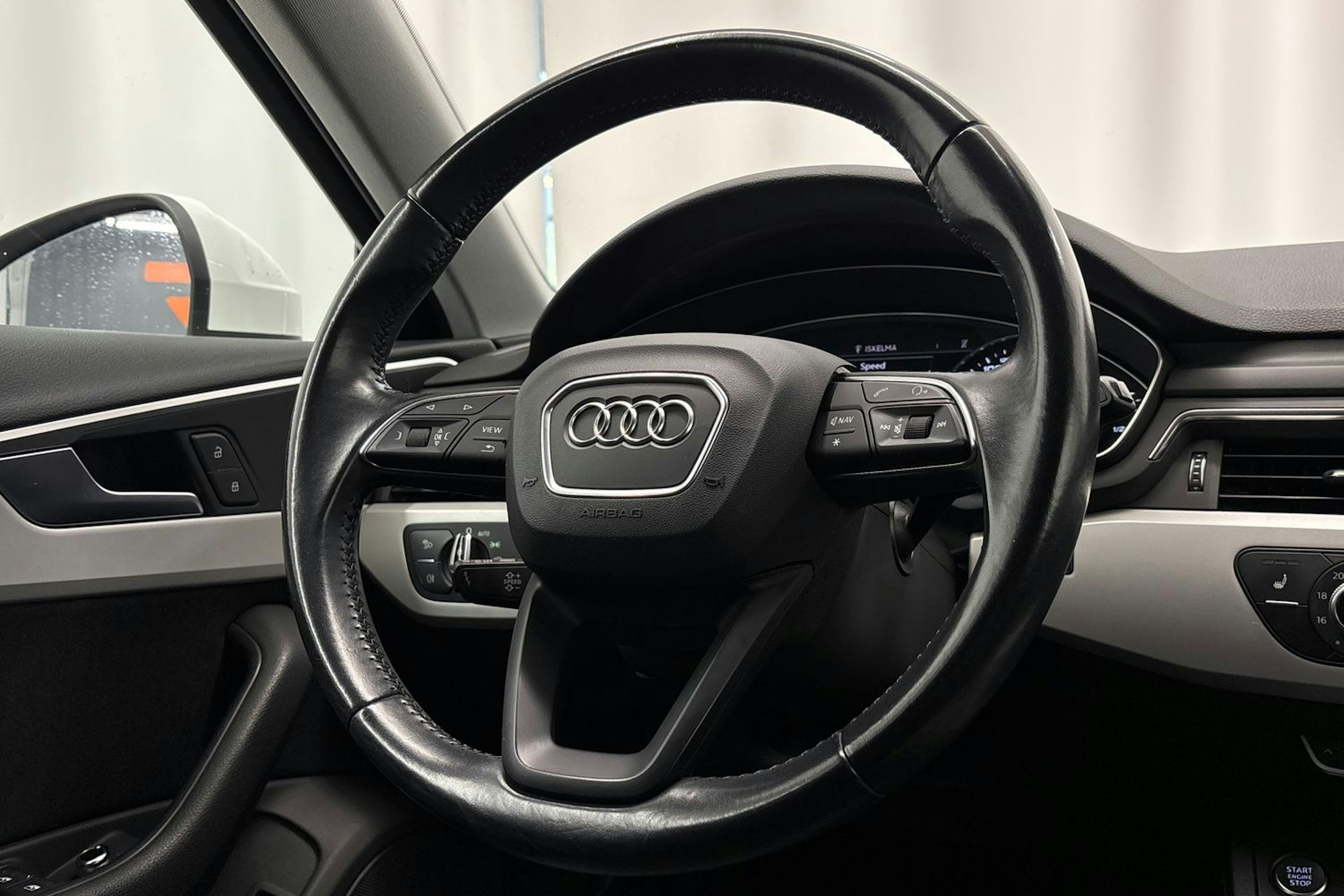 valkoinen Audi A4 2016 kuva 15.
