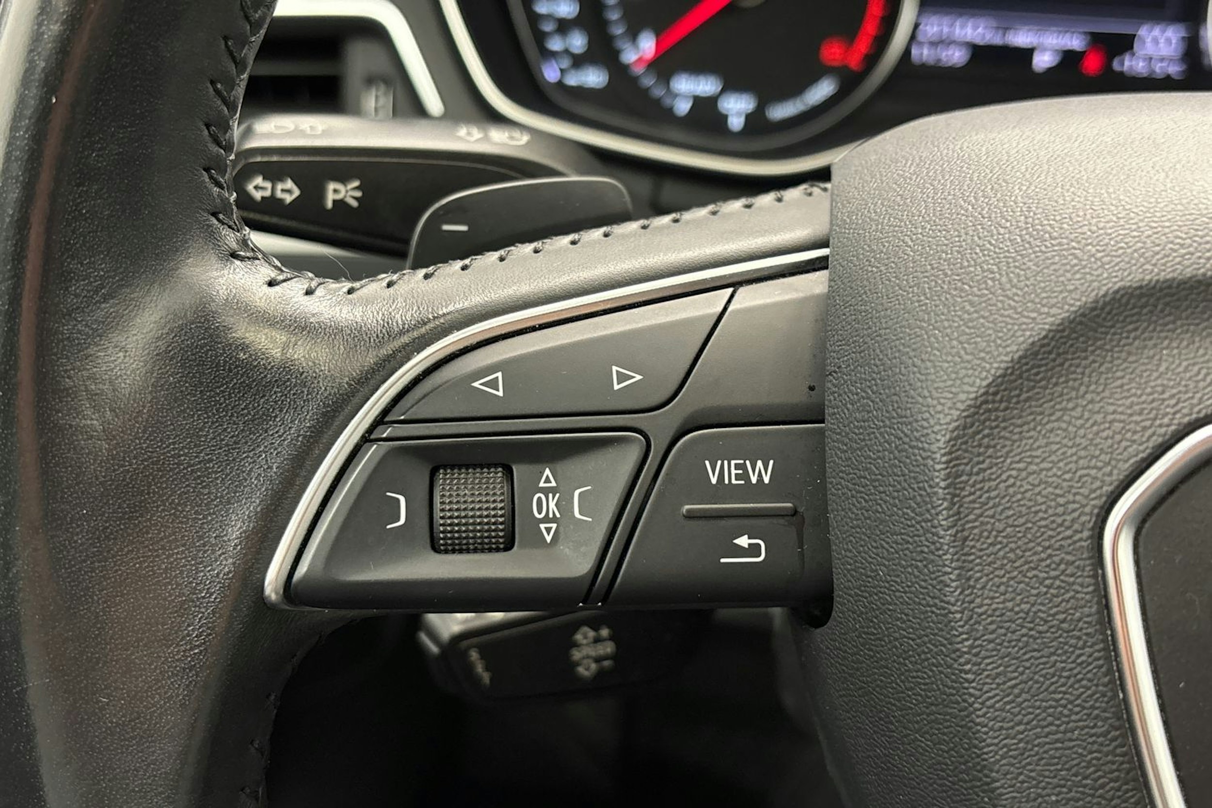 valkoinen Audi A4 2016 kuva 16.
