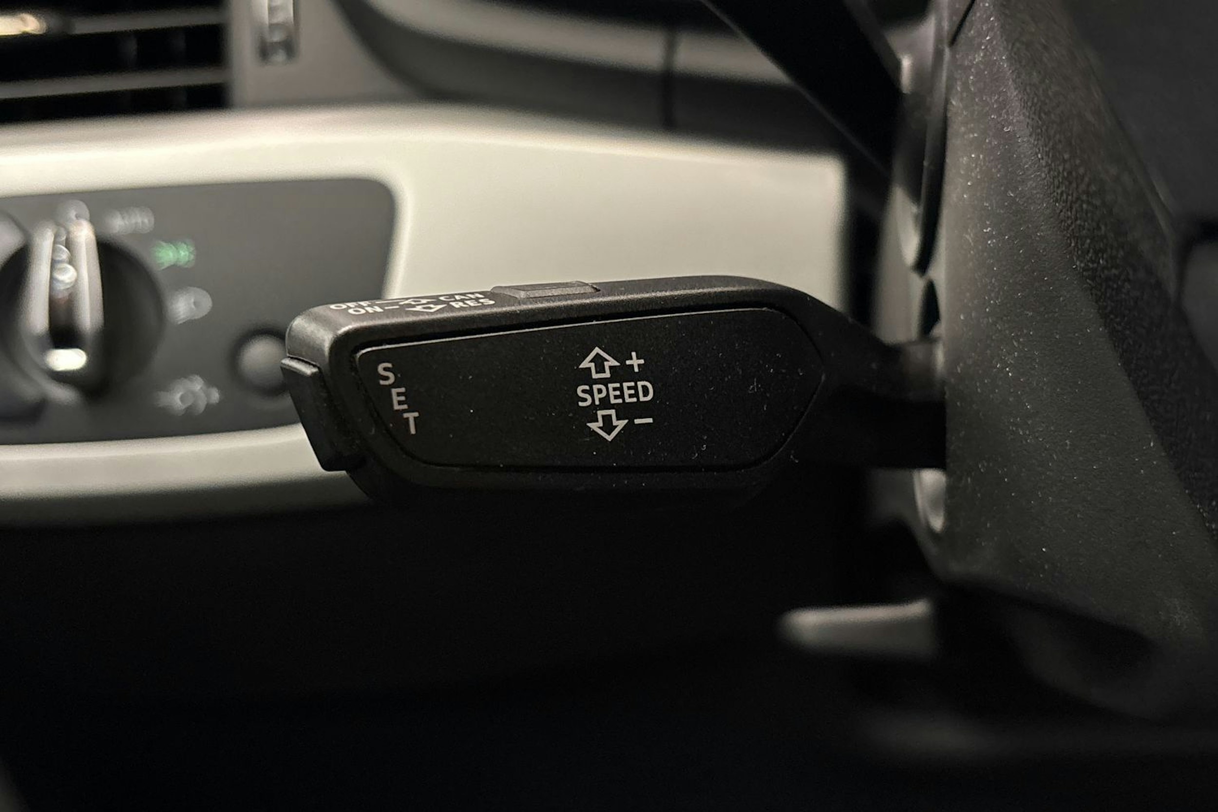 valkoinen Audi A4 2016 kuva 18.