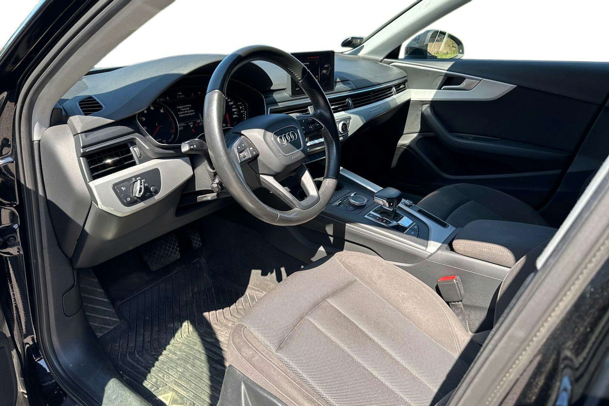 musta Audi A4 2016 kuva 3.