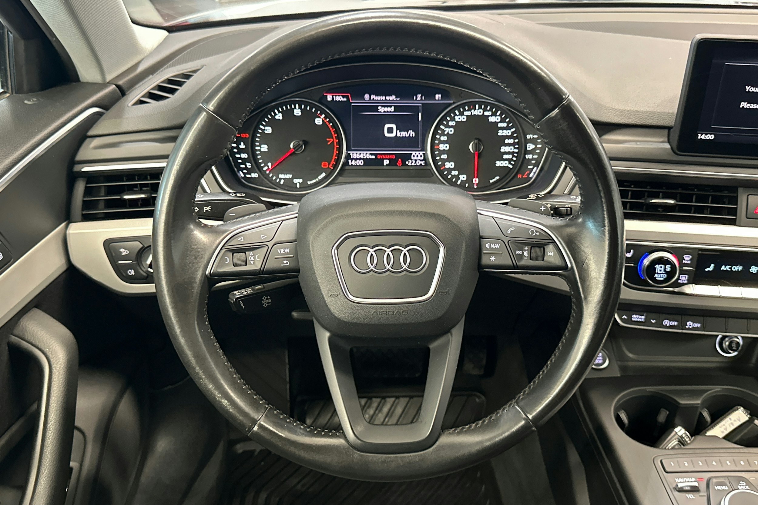 musta Audi A4 2016 kuva 14.