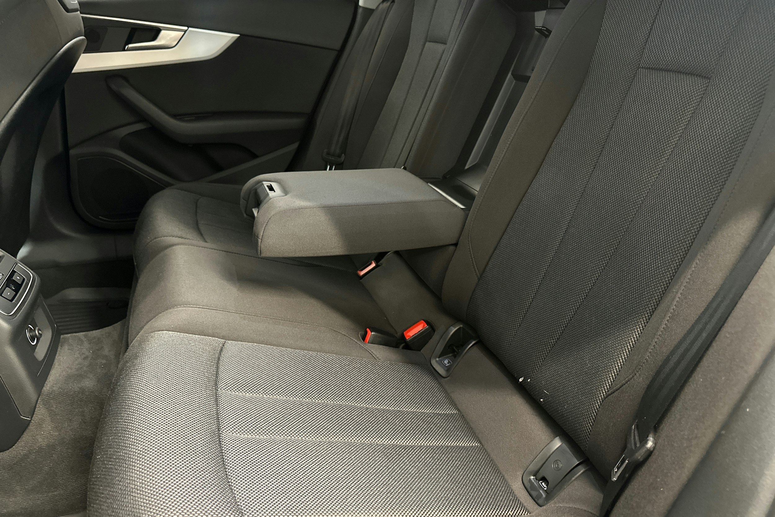 musta Audi A4 2016 kuva 15.