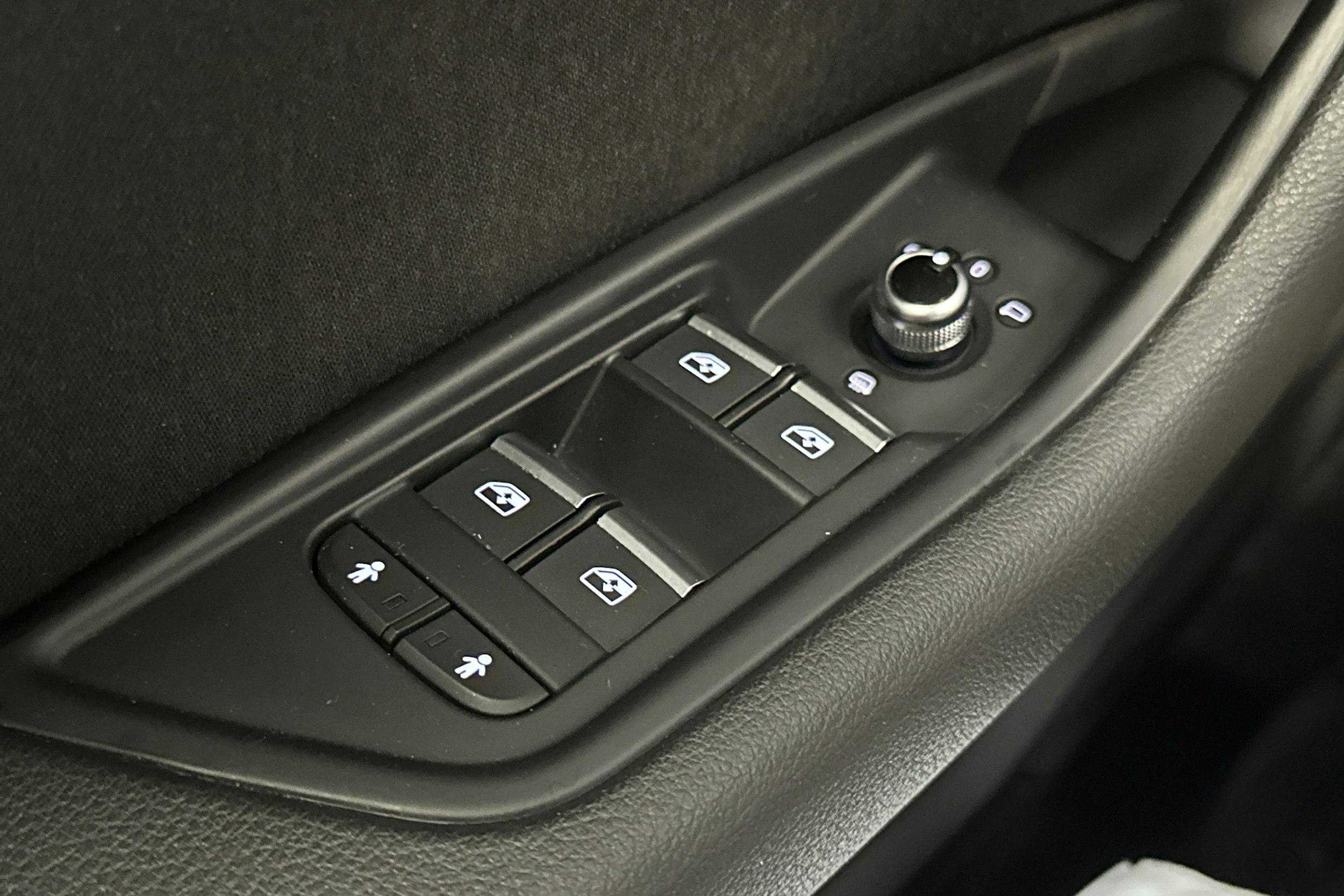 musta Audi A4 2016 kuva 17.