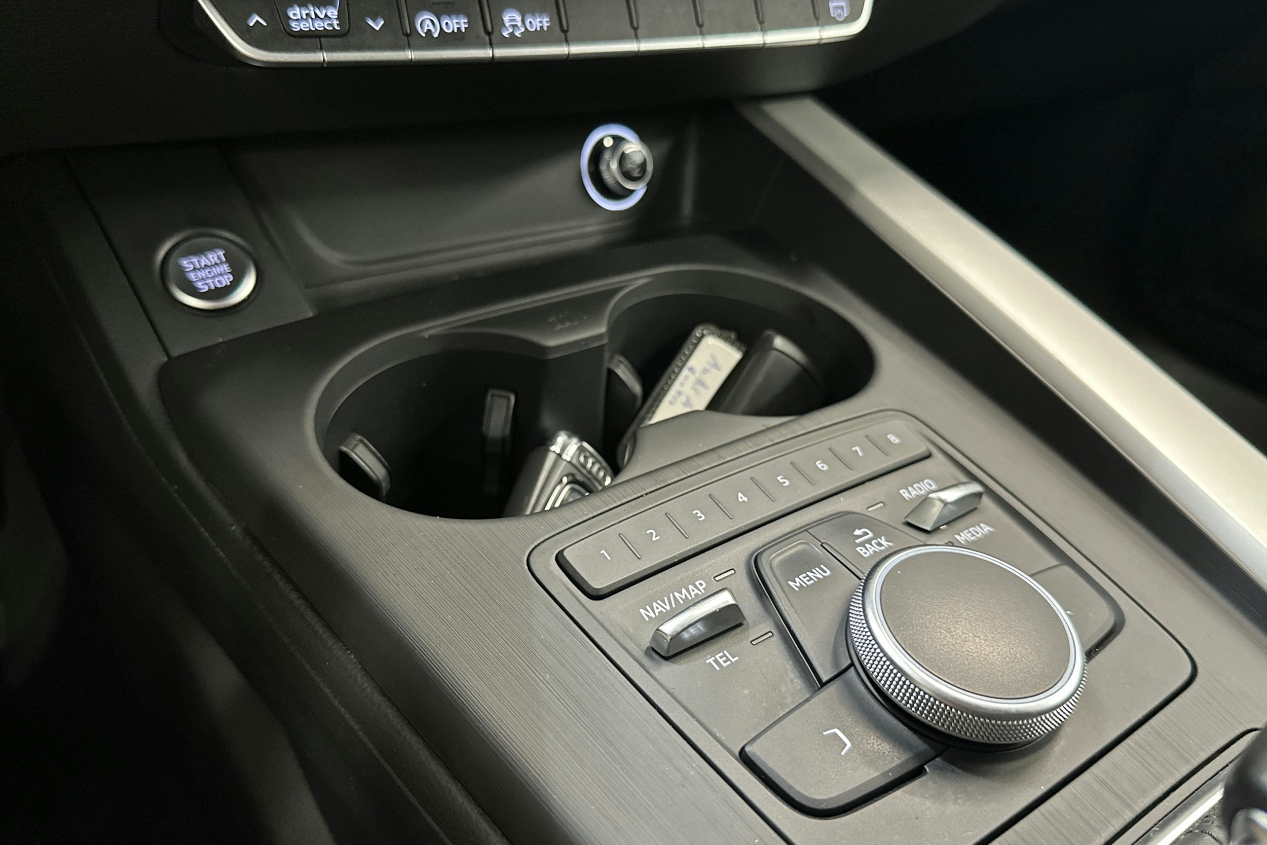 musta Audi A4 2016 kuva 19.