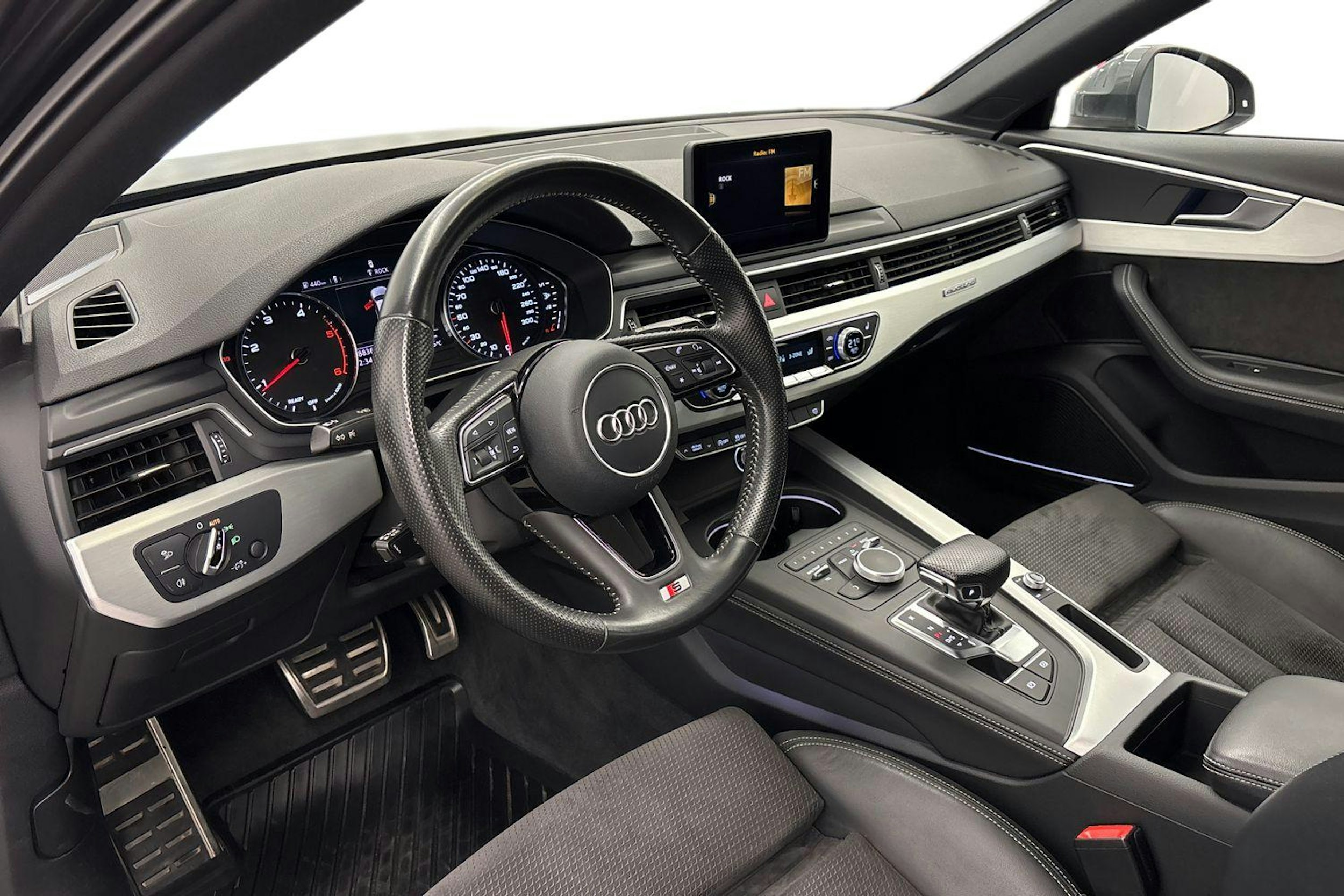 harmaa Audi A4 2016 kuva 7.