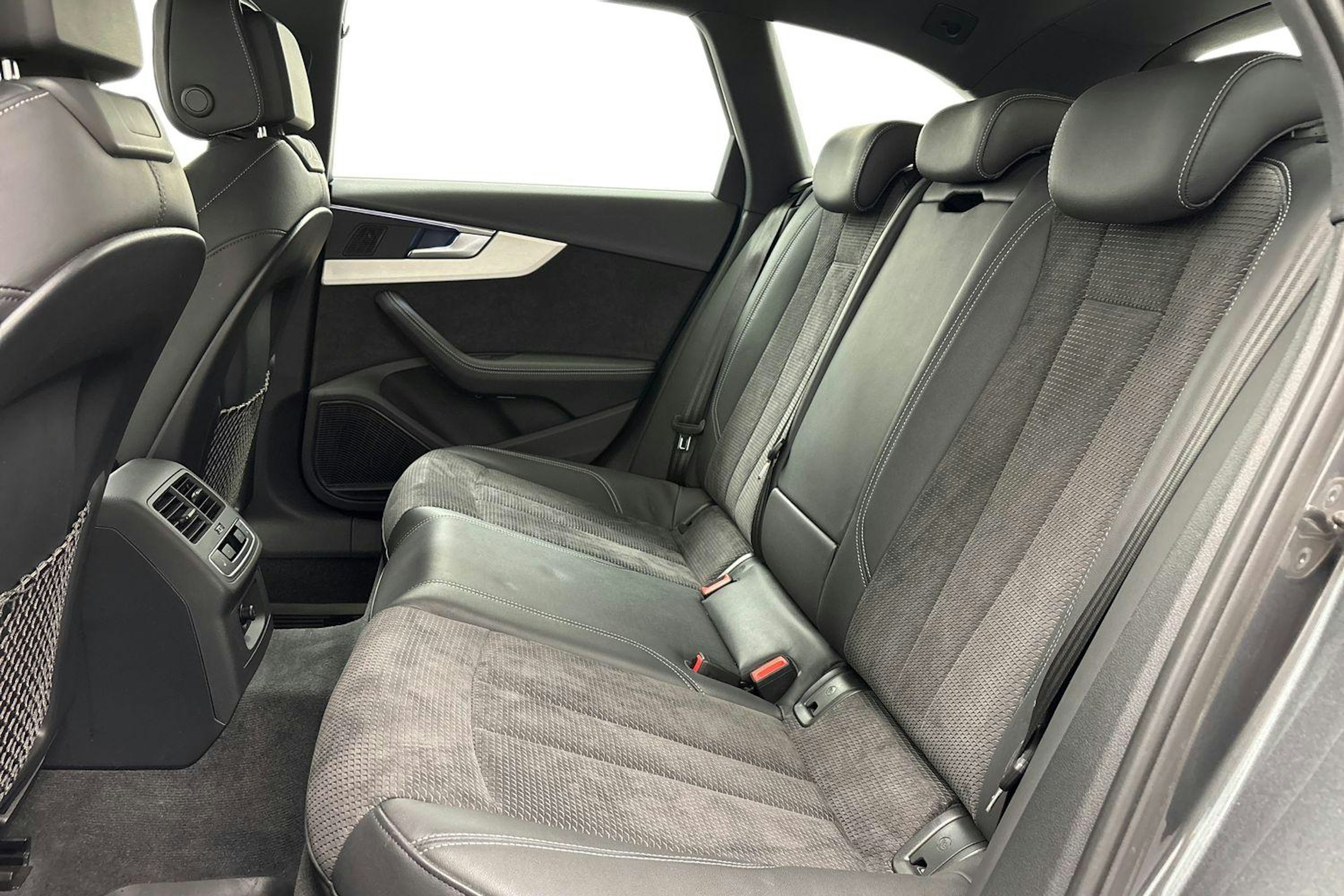 harmaa Audi A4 2016 kuva 10.