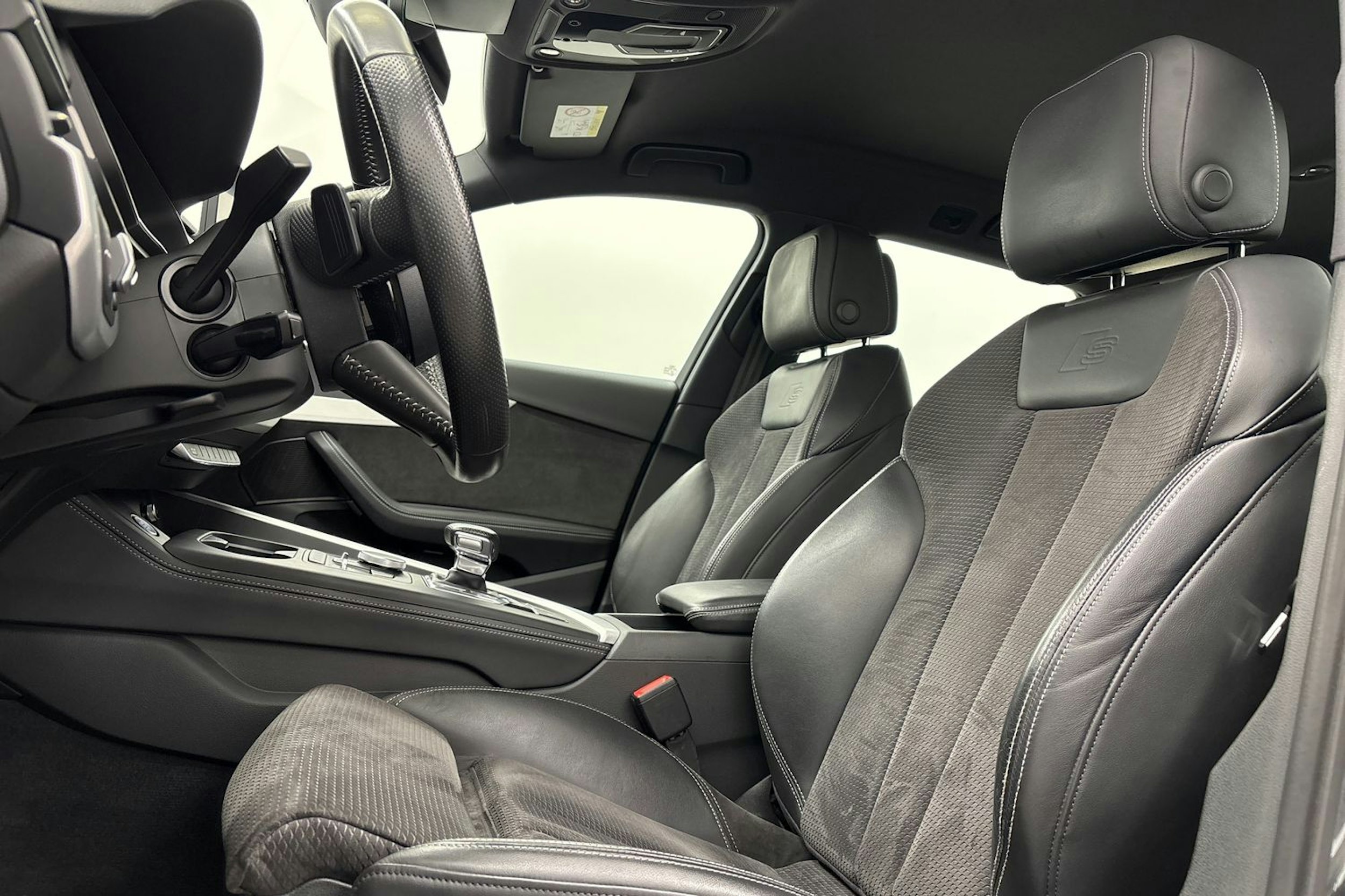 harmaa Audi A4 2016 kuva 14.
