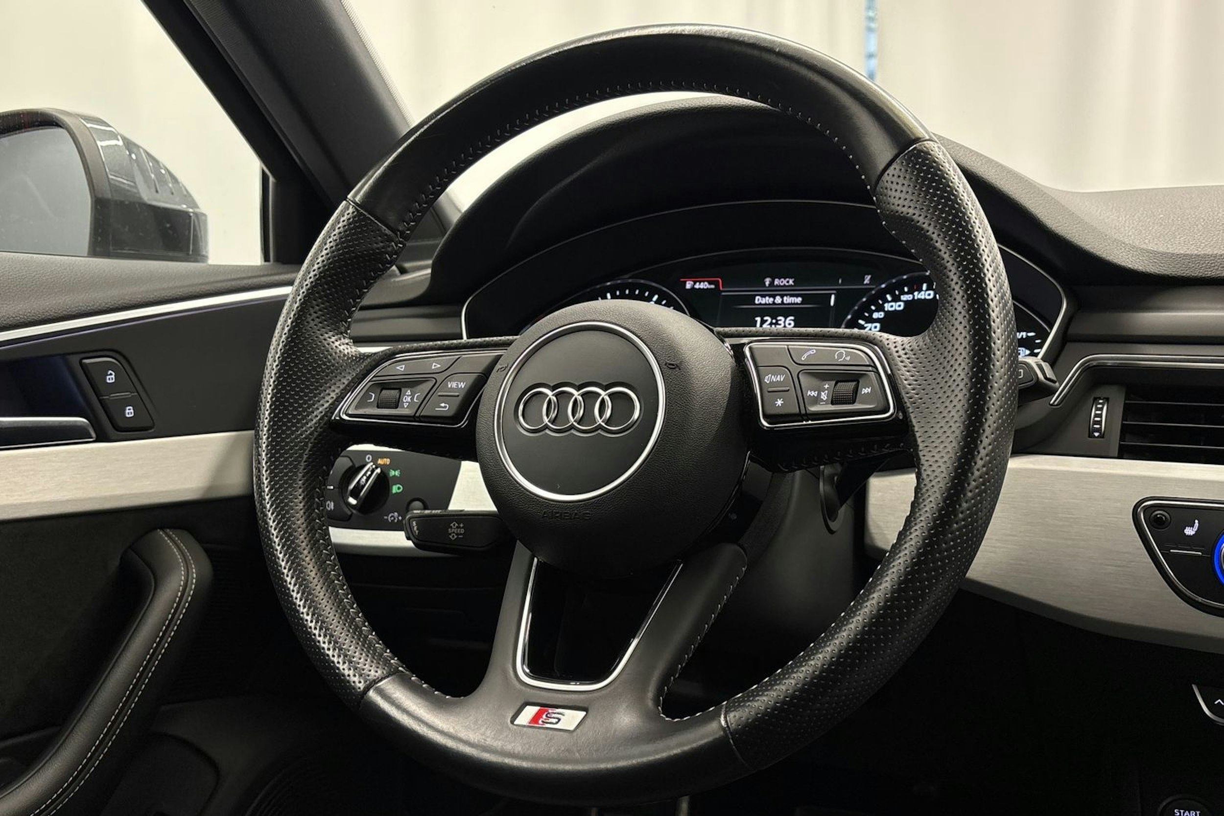 harmaa Audi A4 2016 kuva 16.